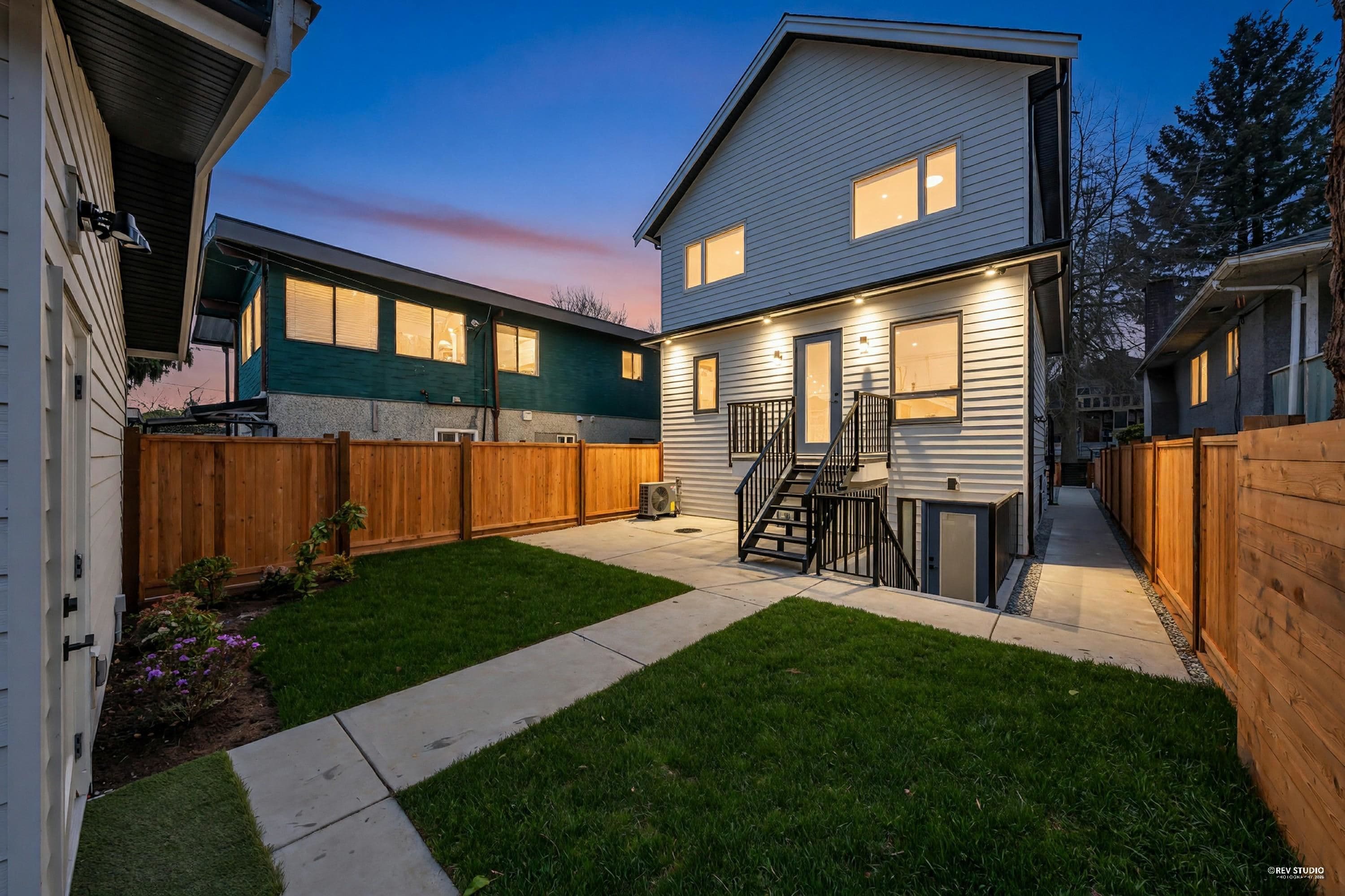 2713 Cheyenne Avenue, Vancouver, V5R 4R5 — photo 1