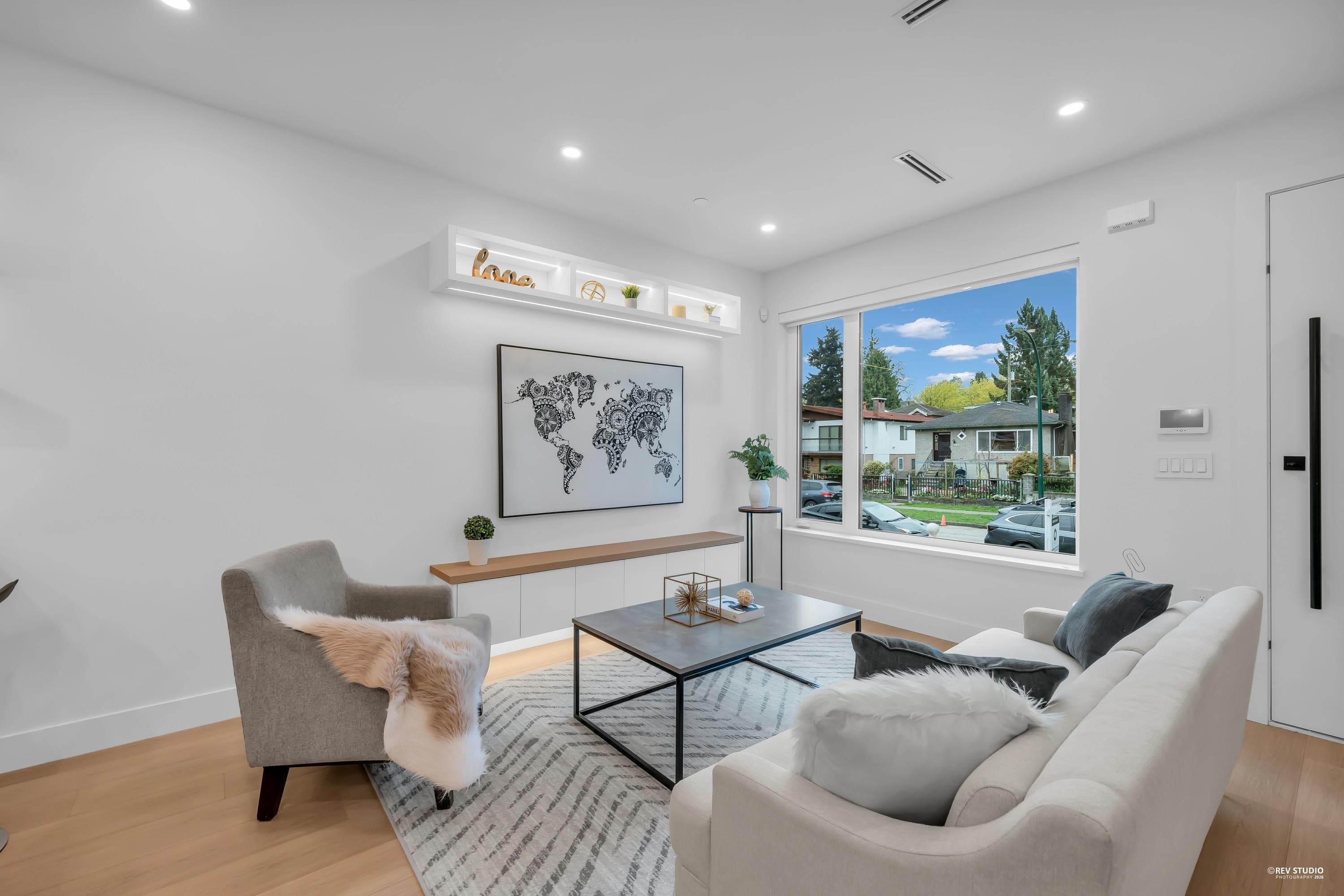 2715 Cheyenne Avenue, Vancouver, V5R 4R5 — photo 2