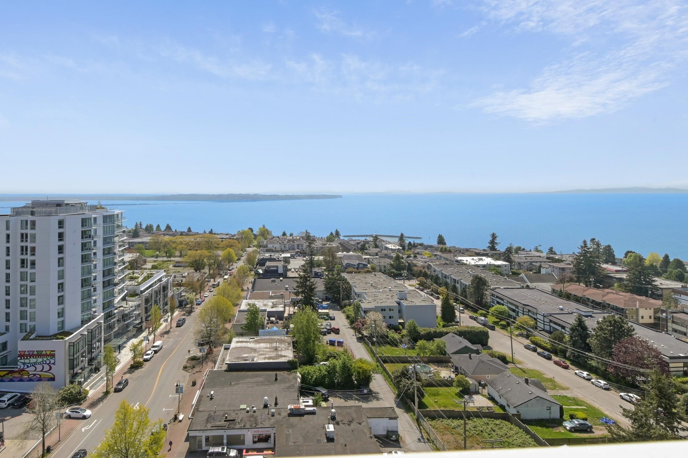 1404 - 1441 Johnston Road, White Rock, V4B 3Z4 — photo 1