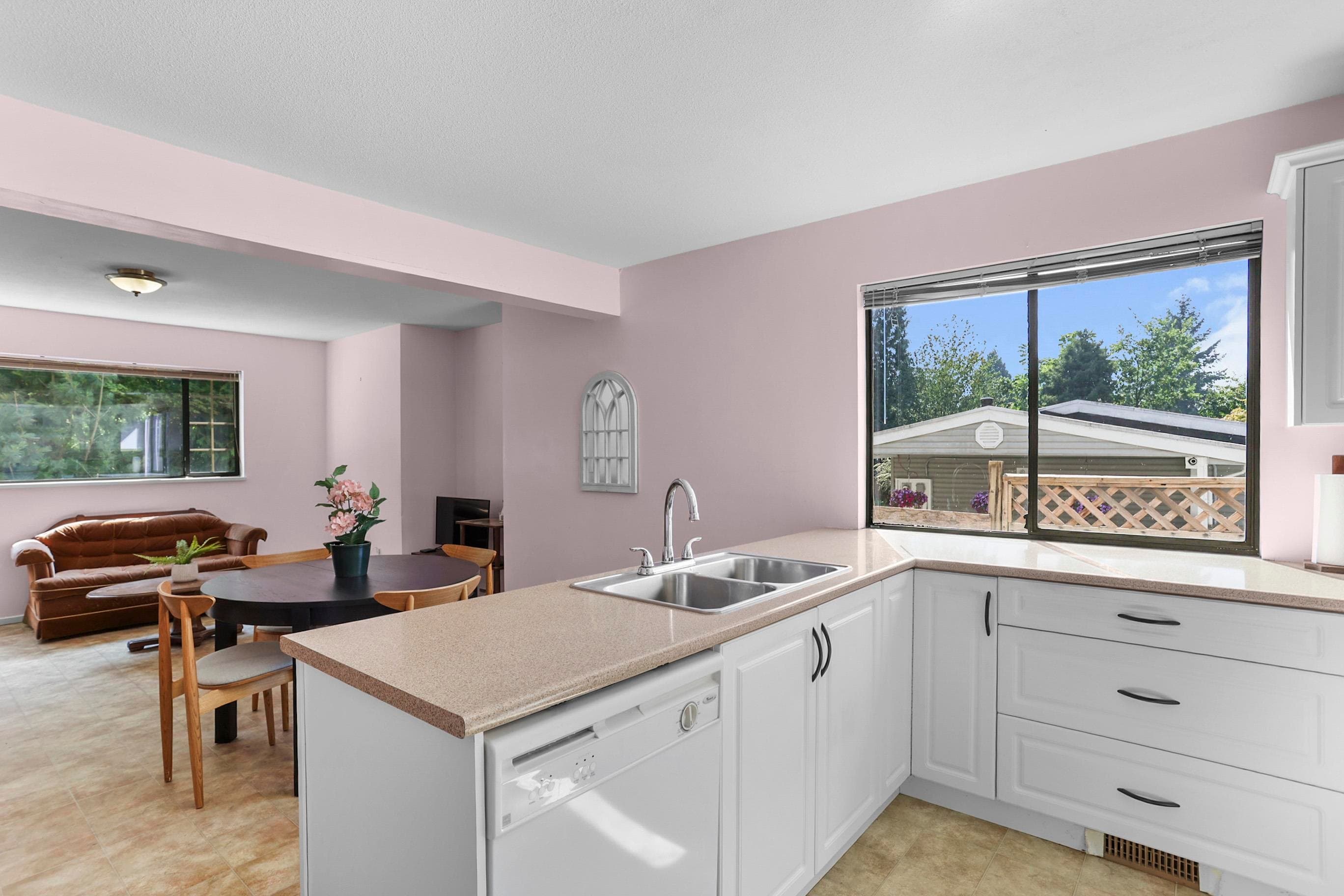 12229 Forest Place, Maple Ridge, V2X 8G4 — photo 4