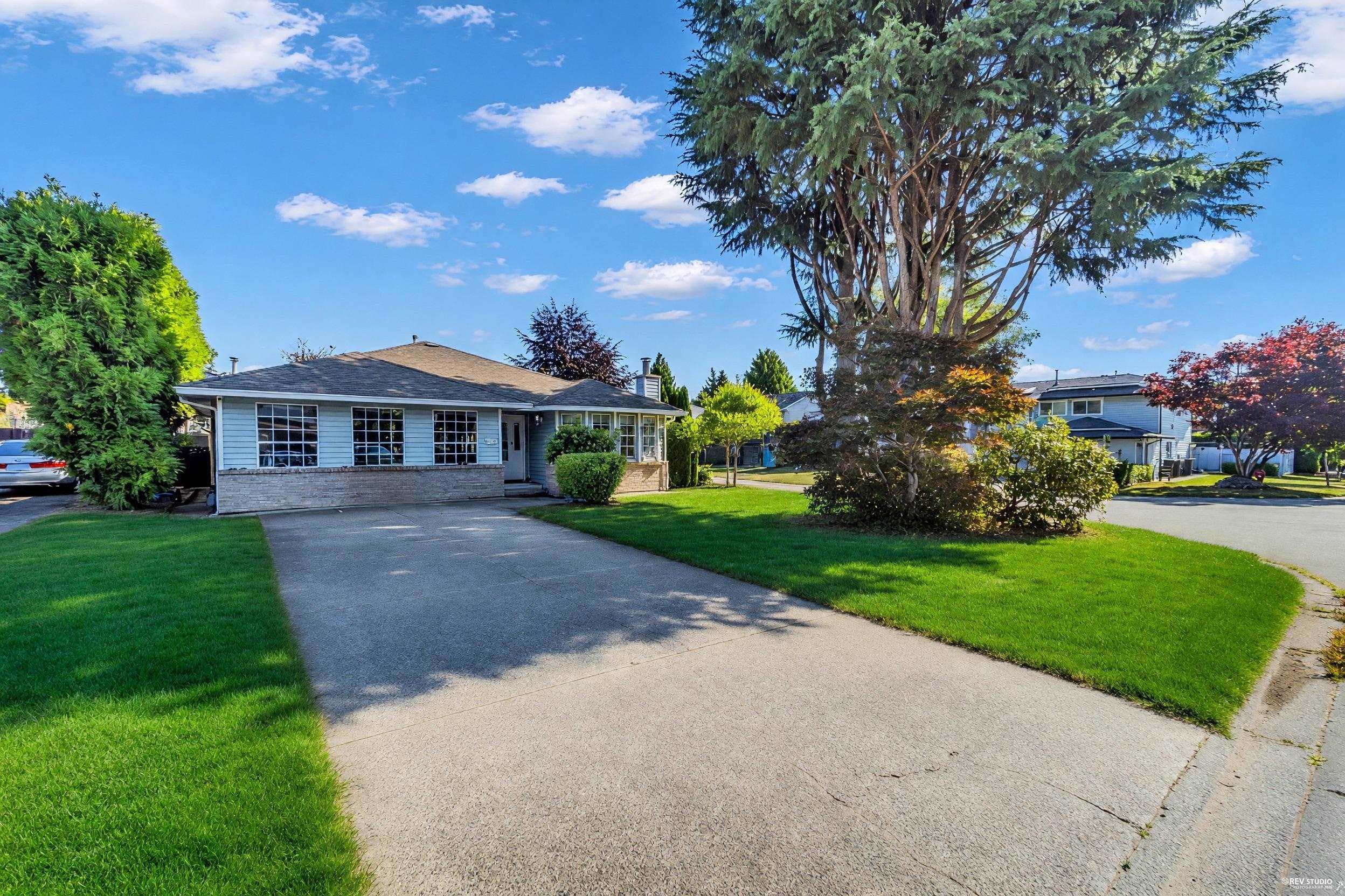 15447 92a Avenue, Surrey, V3R 9B2 — photo 2