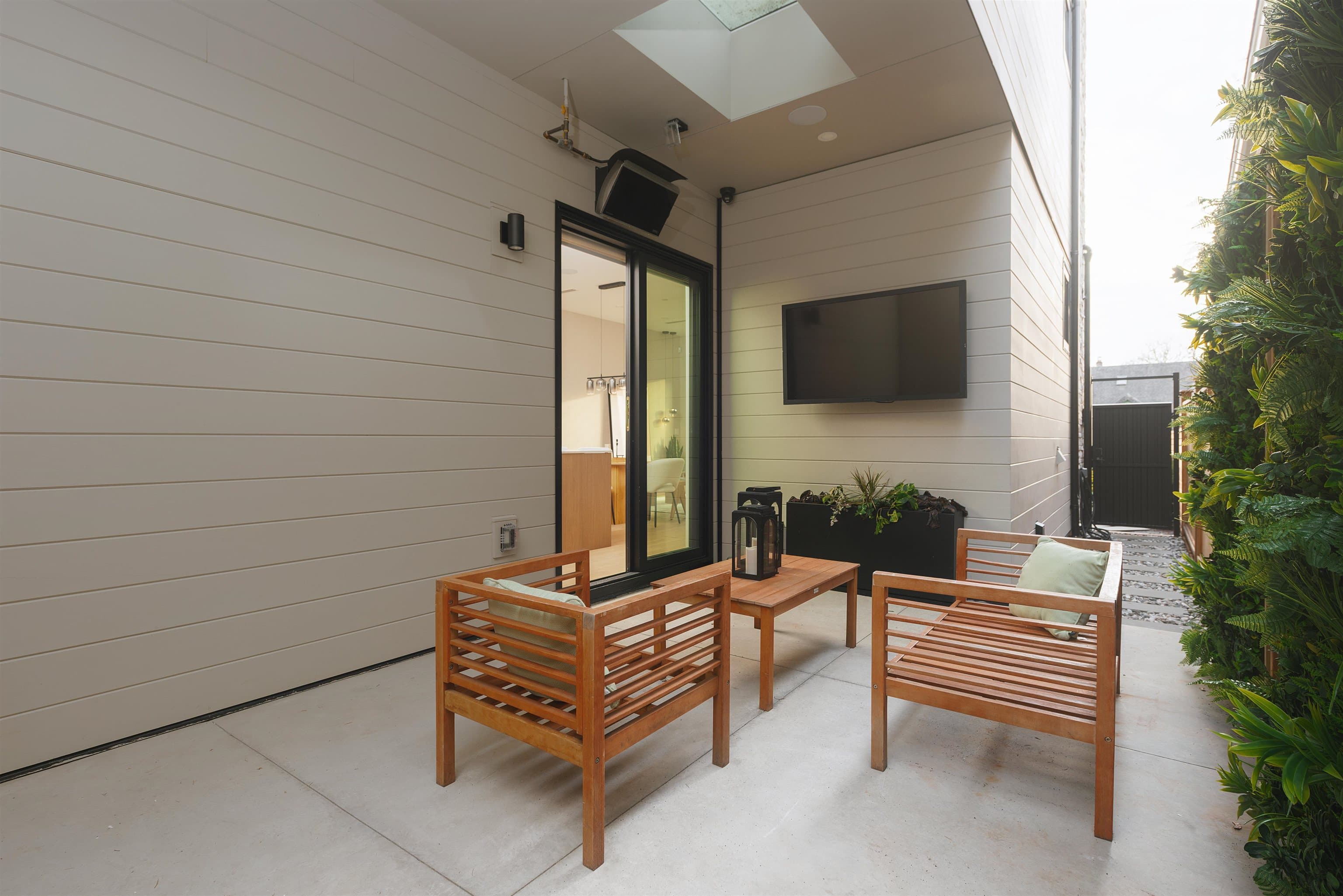 1 - 2637 W 12th Avenue, Vancouver, V6K 2P5 — photo 2