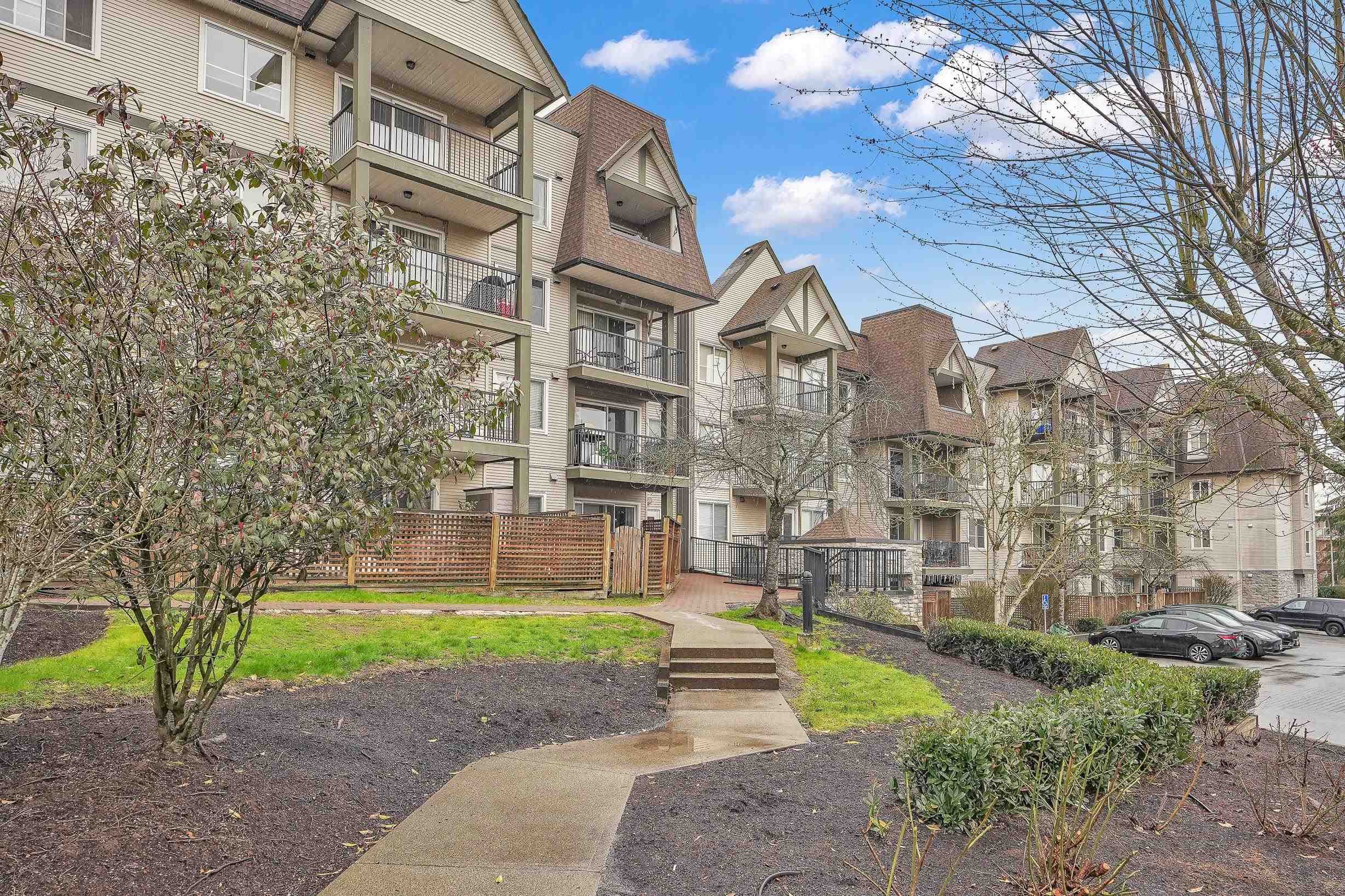 304 - 12083 92a Avenue, Surrey, V3V 8C8 — photo 1