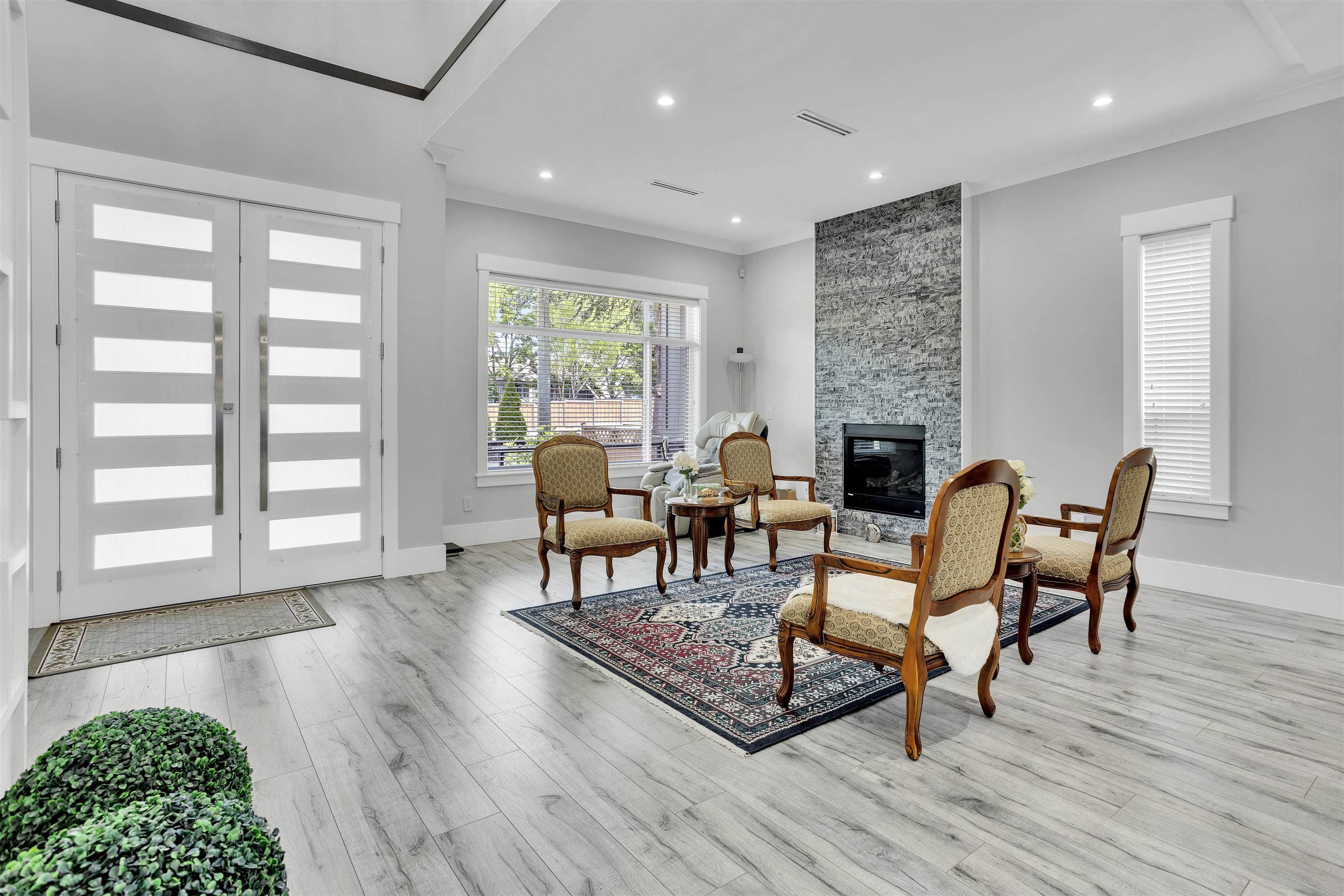 7158 Hastings Street, Burnaby, V5A 1G6 — photo 2