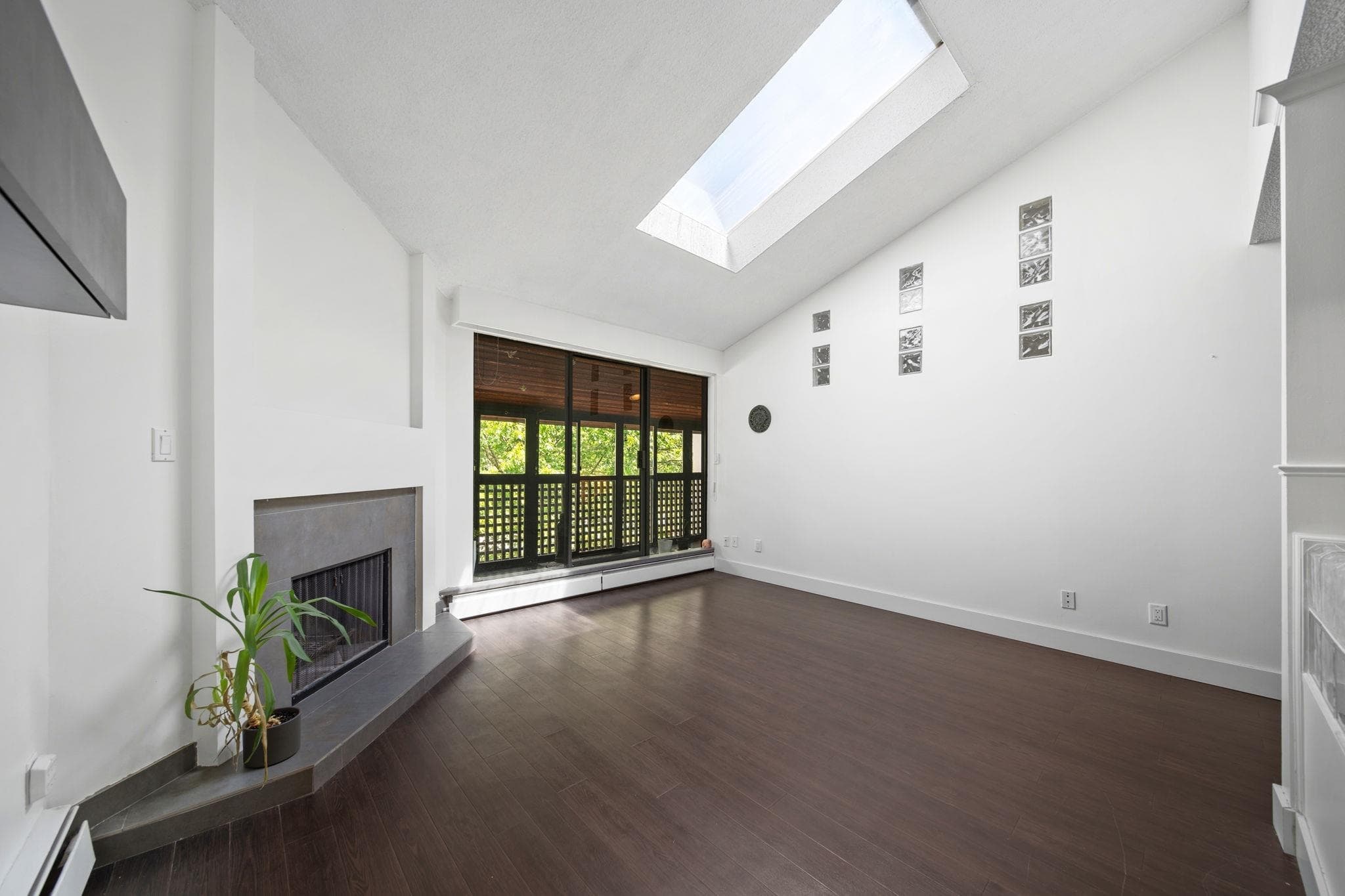 304 - 141 W 13th Street, North Vancouver, V7M 1N5 — photo 4