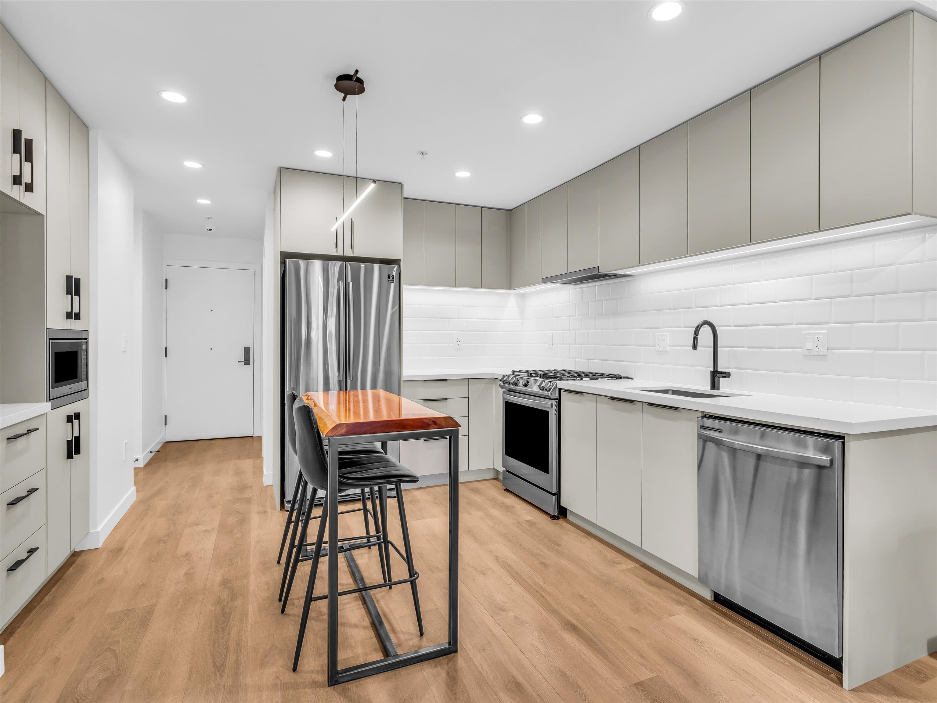 104 - 3018 St. George Street, Port Moody, V3H 0L4 — photo 4