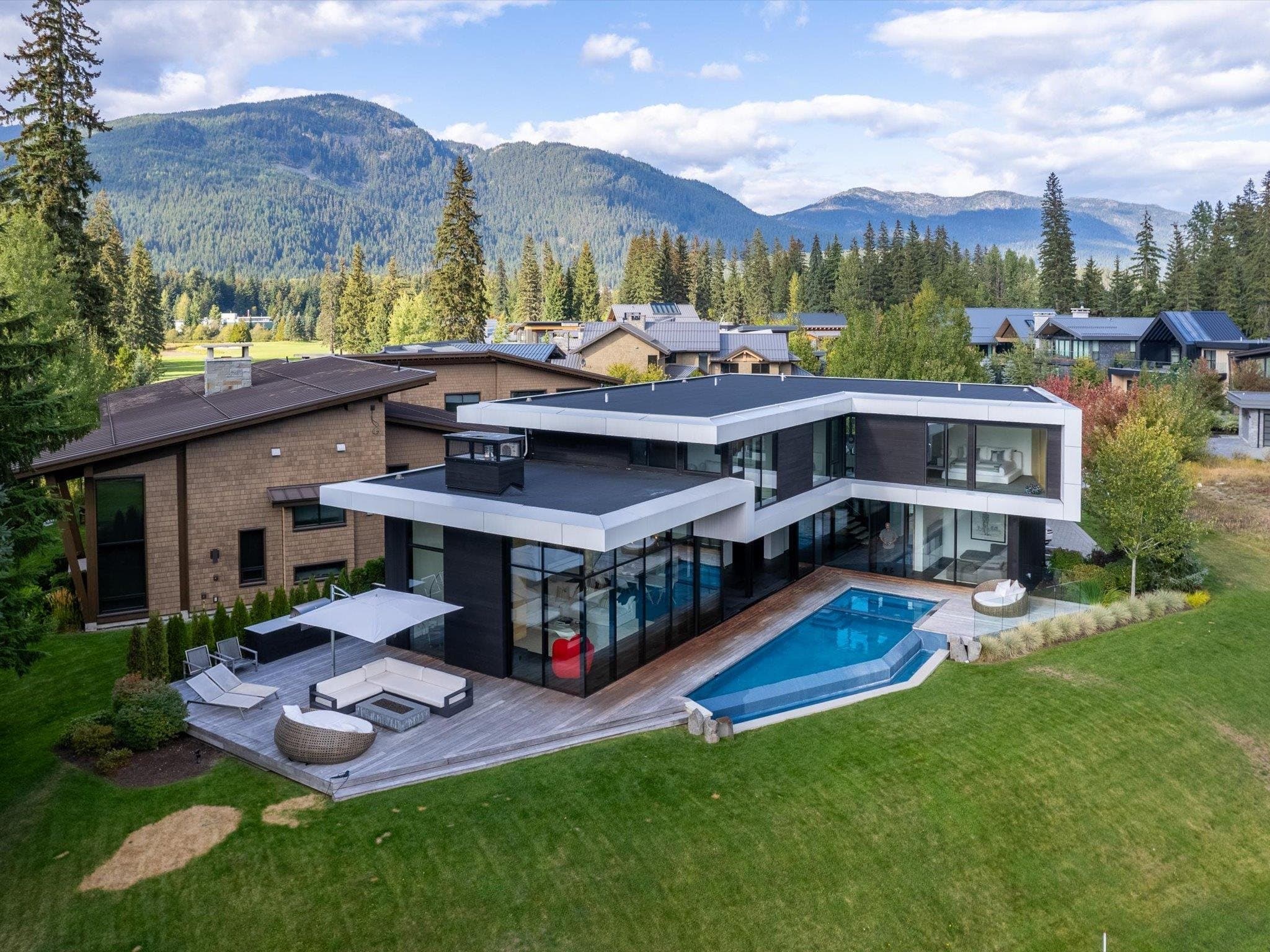 8080 Cypress Place, Whistler, V8E 1J9 — photo 1