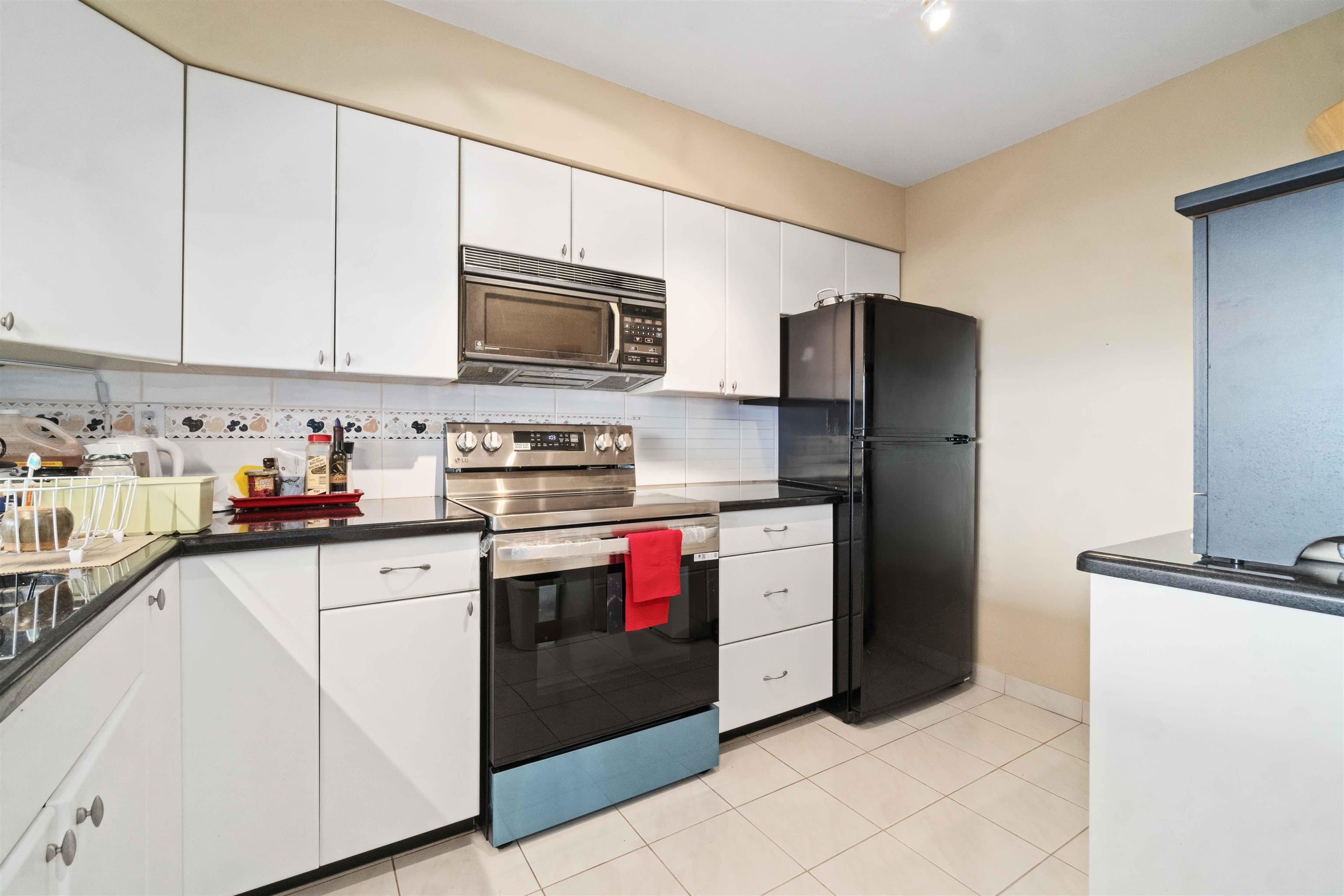 19xx - 6055 Nelson Avenue, Burnaby, V5H 4L4 — photo 2