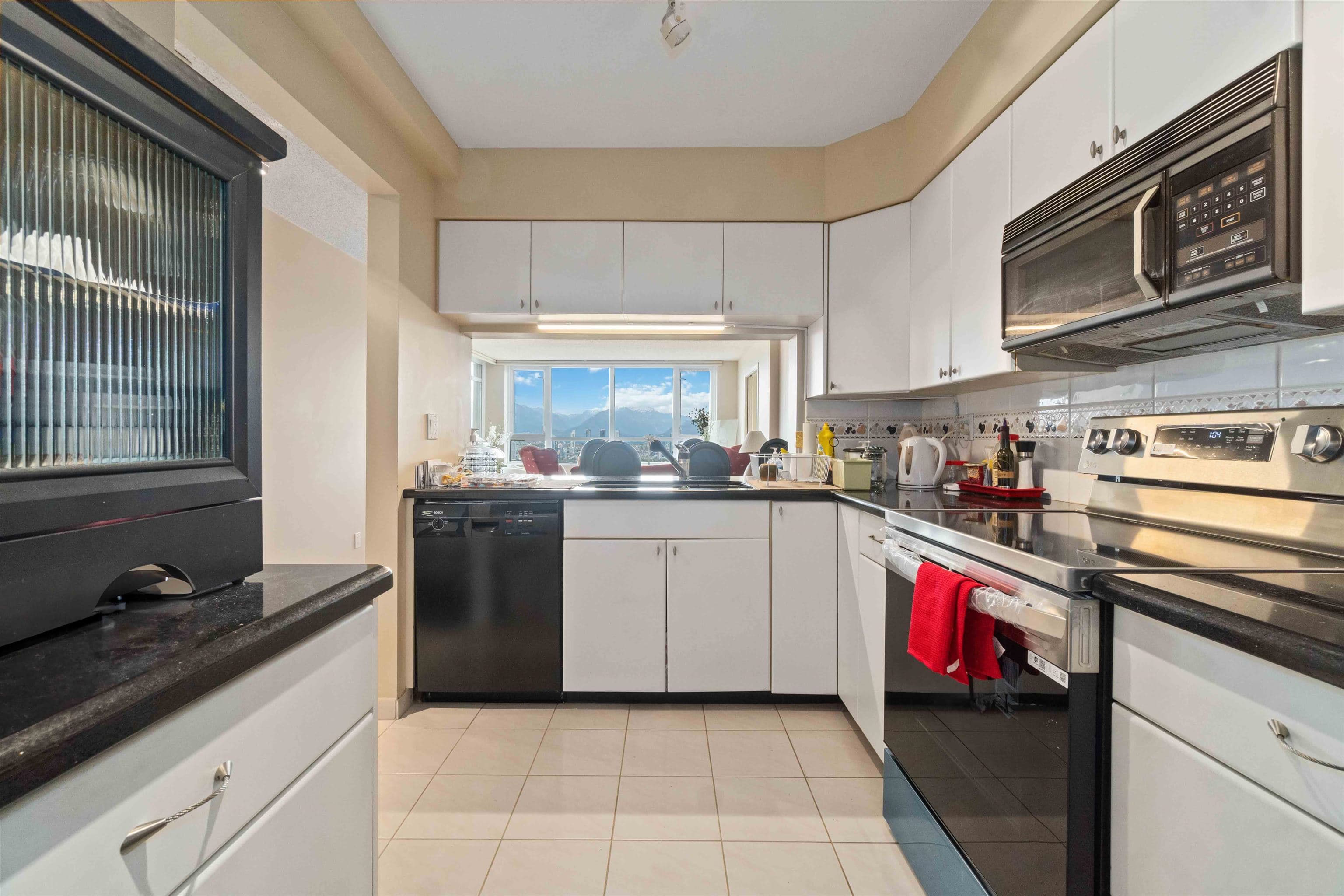 19xx - 6055 Nelson Avenue, Burnaby, V5H 4L4 — photo 3