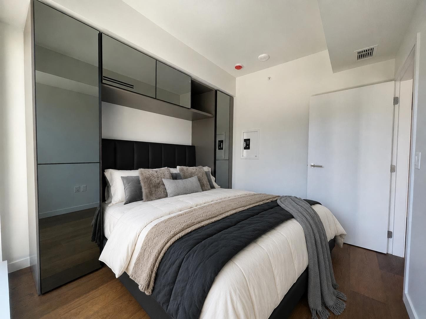1104 - 1277 Hornby Street, West Vancouver, V6Z 1W4 — photo 4