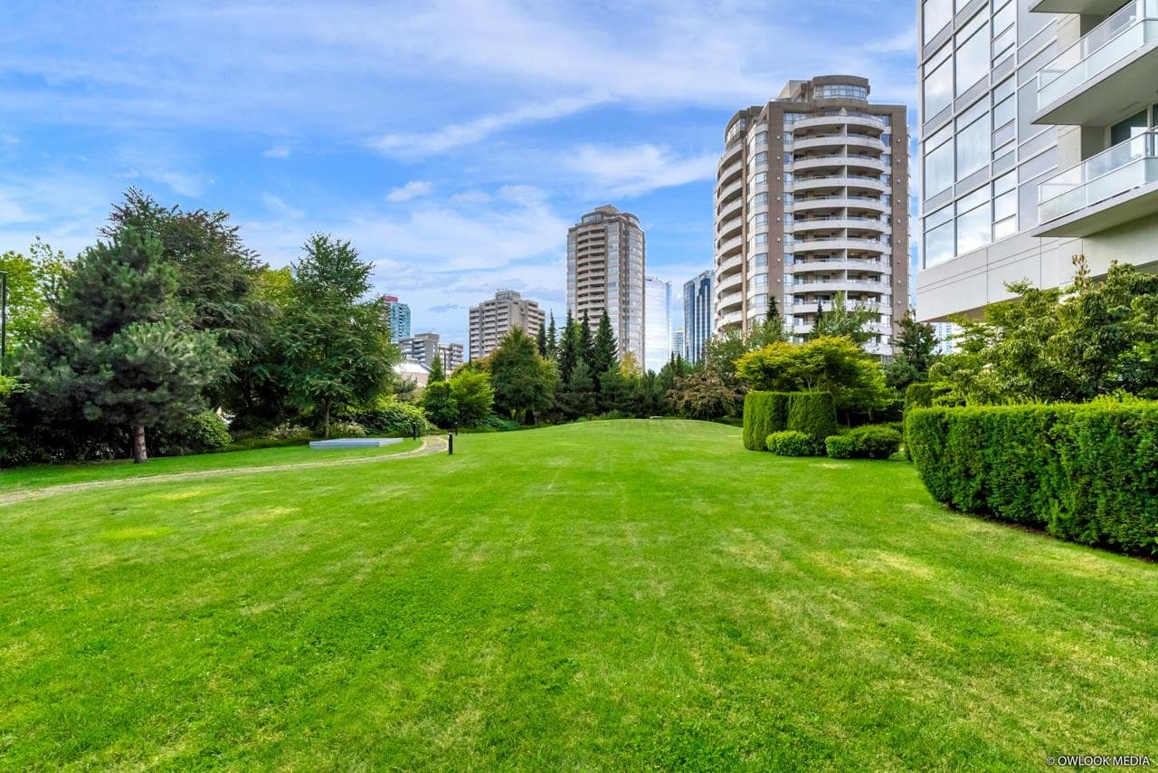 702 - 4880 Bennett Street, Burnaby, V5H 0C1 — photo 4