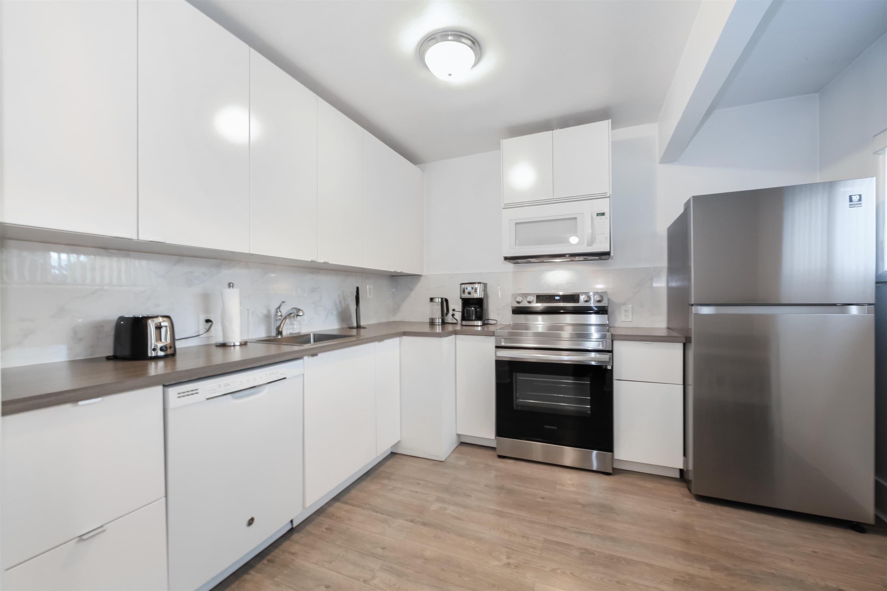 Top-Floor - 315 W 19th Avenue, Vancouver, V5Y 2B6 — photo 3