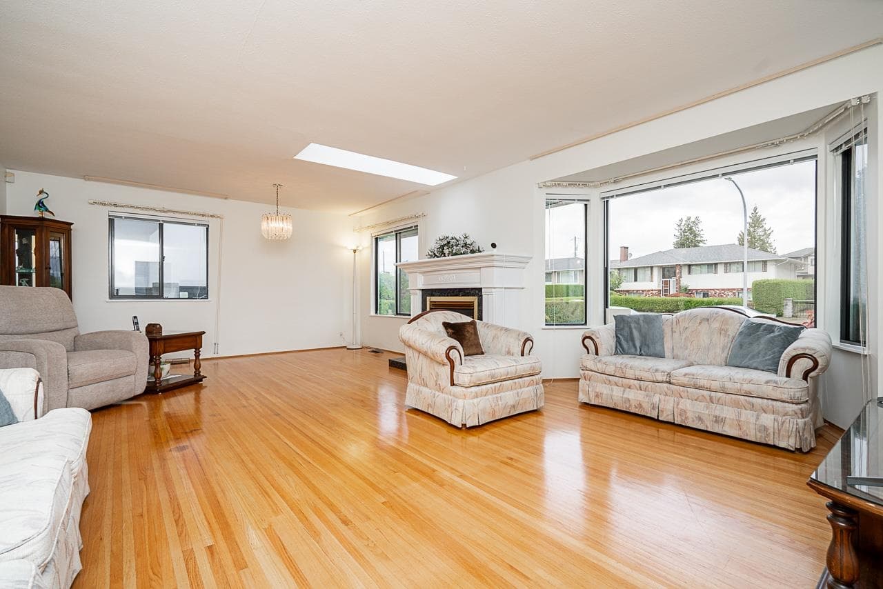 6546 Dunnedin Street, Burnaby, V5B 1Y8 — photo 5