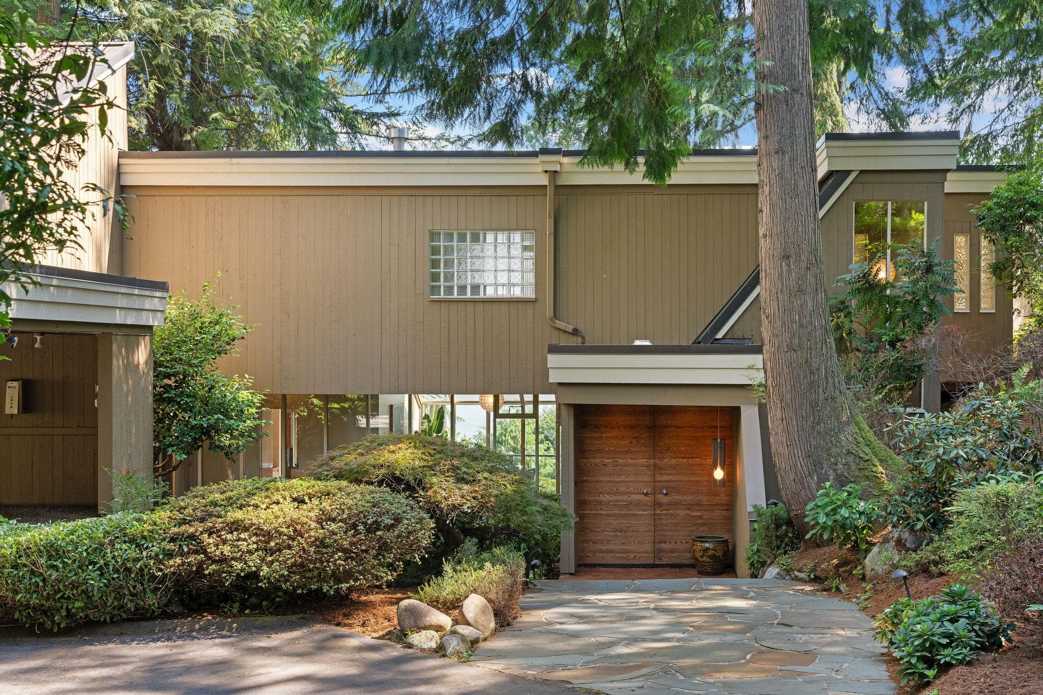 3664 Cedaridge Place, West Vancouver, V7V 3H4 — photo 4