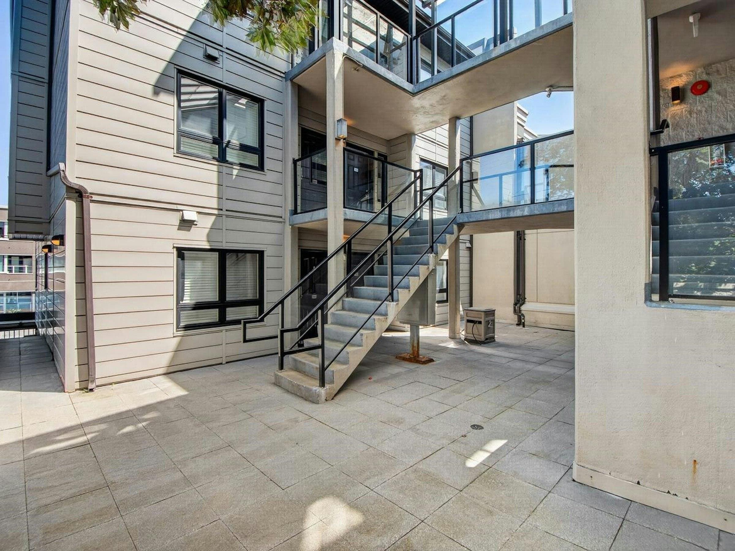3788 W 10th Avenue, Vancouver, V6R 2G4 — photo 2