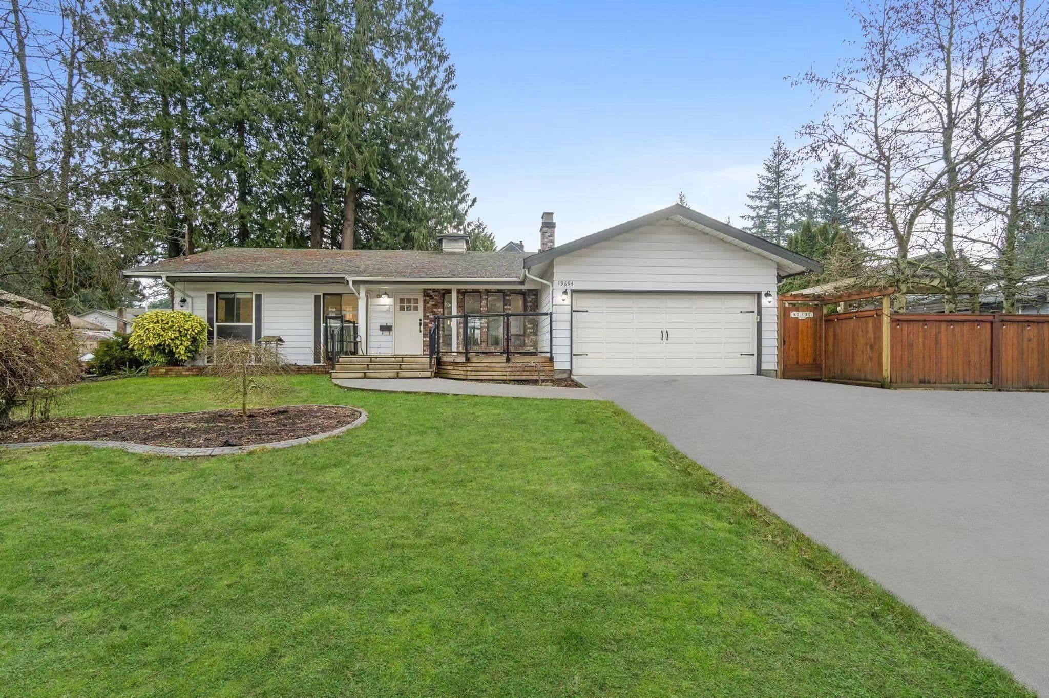 19694 46 Avenue, Langley, V3A 3G7 — photo 1
