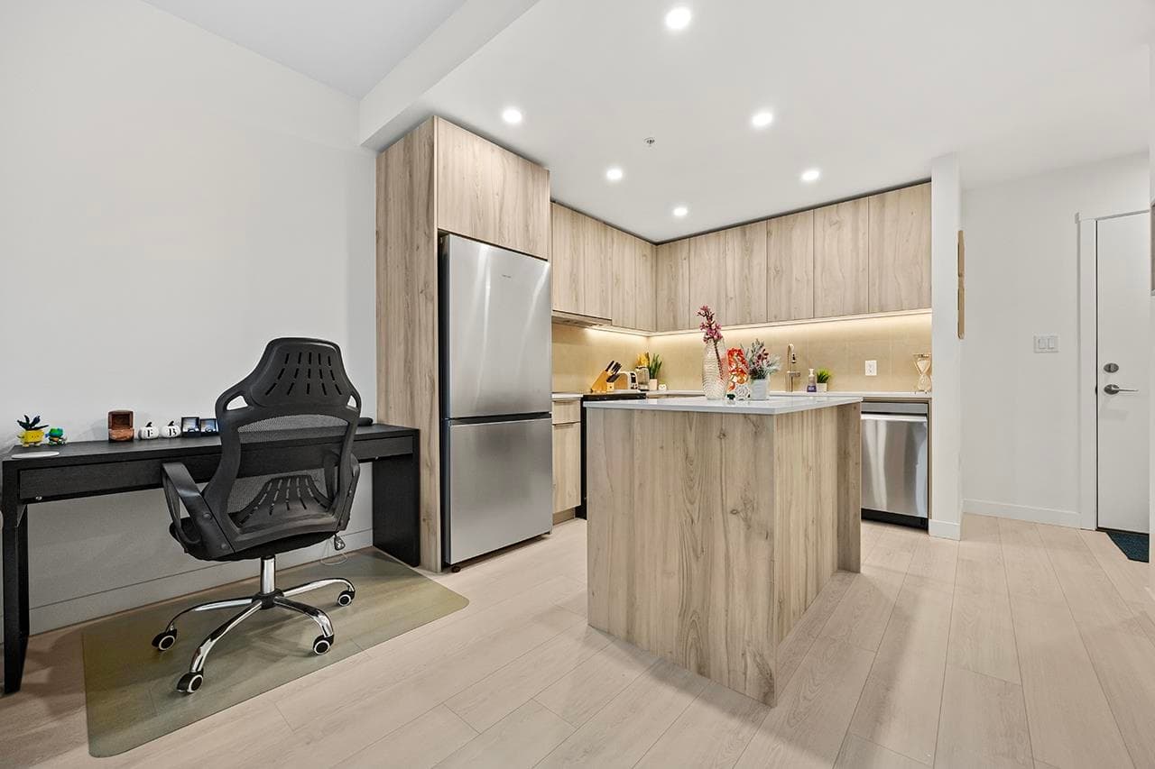 303 - 3596 Malsum Drive, North Vancouver, V7G 0B5 — photo 3