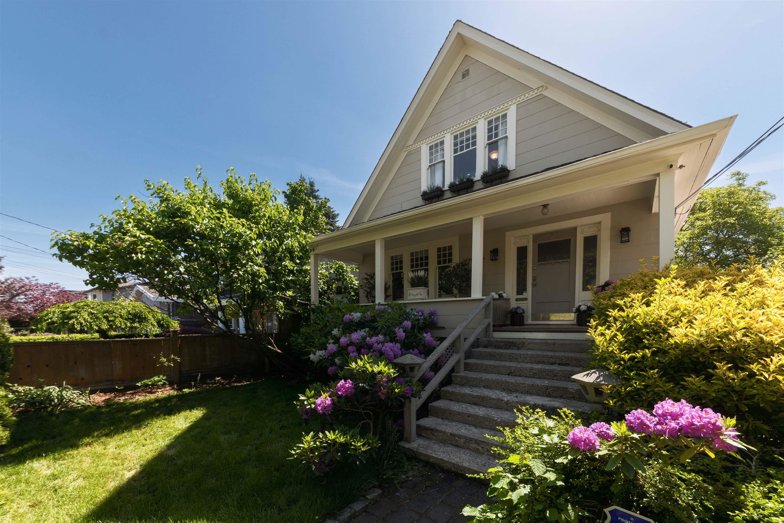 7952 15th Avenue, Burnaby, V3N 1X1 — photo 1