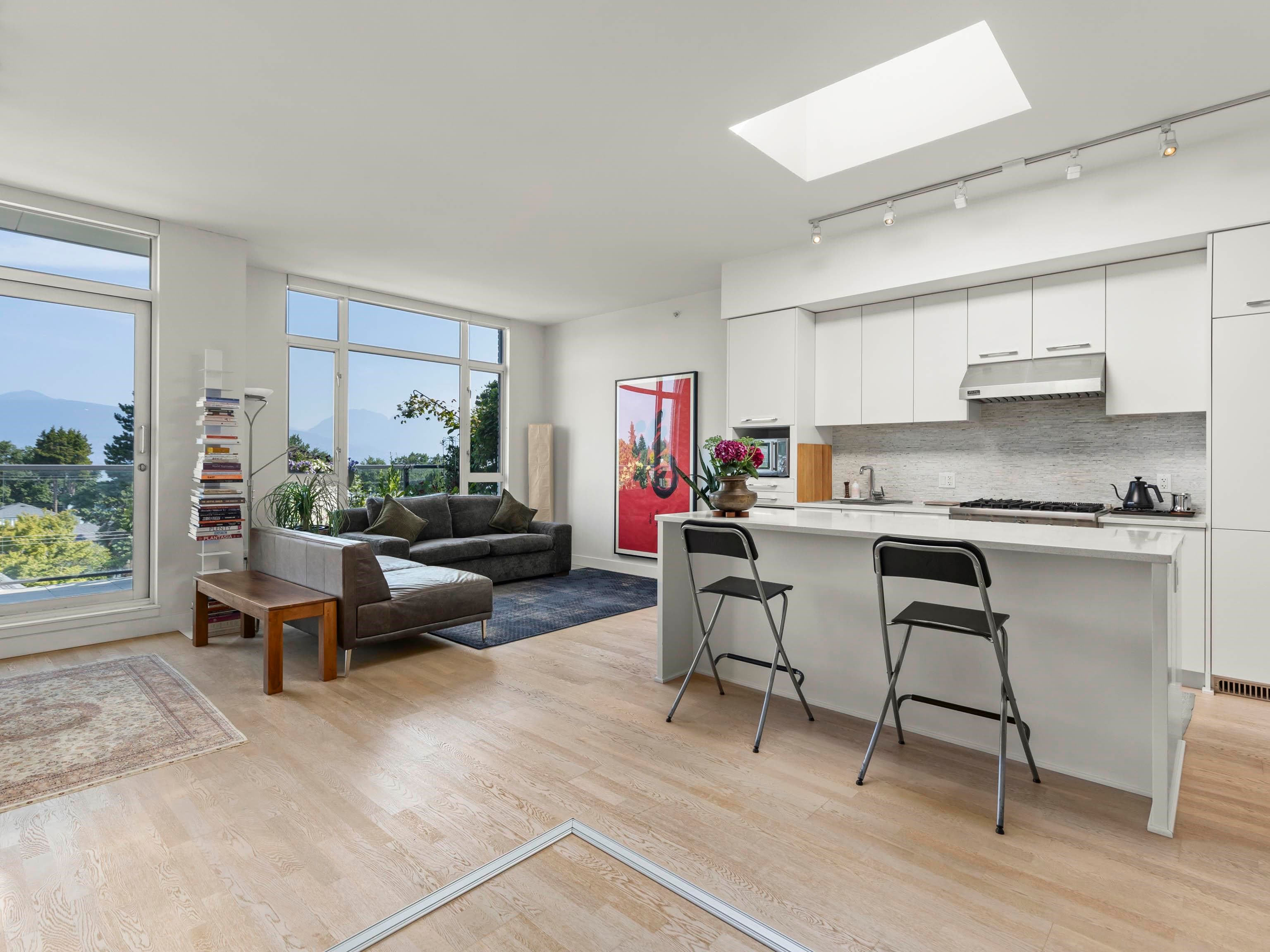 401 - 4355 W 10th Avenue, Vancouver, V6R 2H6 — photo 2
