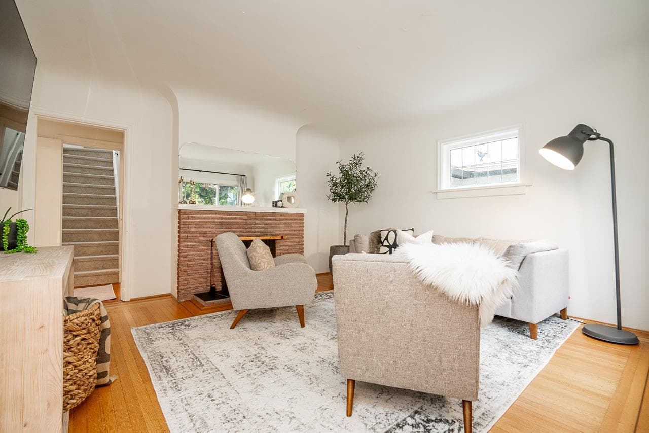 134 W 40th Avenue, Vancouver, V5Y 2R2 — photo 1
