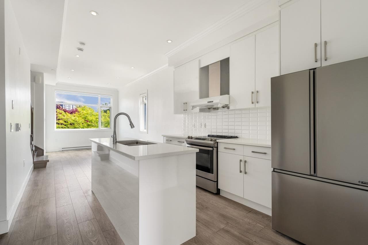 5043 Chambers Street, Vancouver, V5R 3L8 — photo 2
