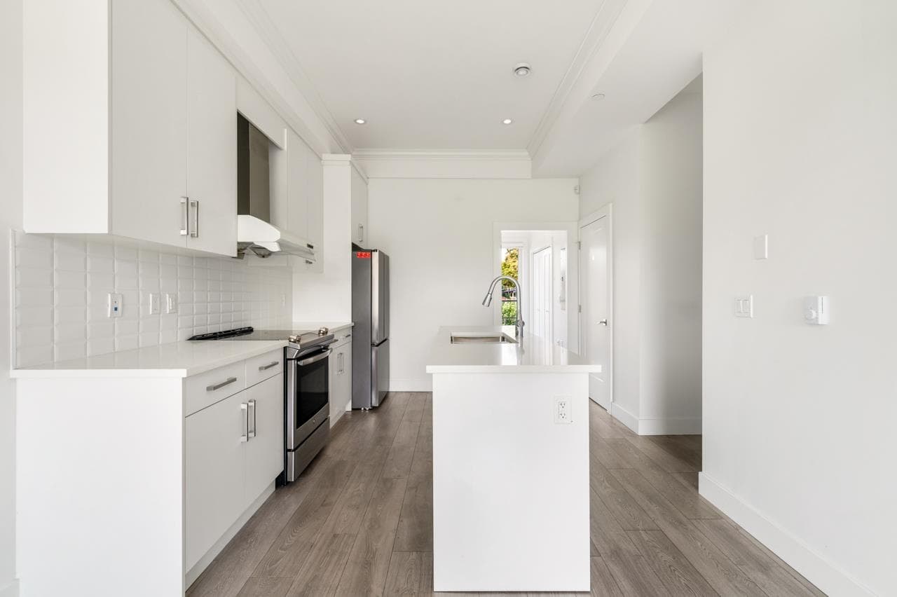 5043 Chambers Street, Vancouver, V5R 3L8 — photo 5