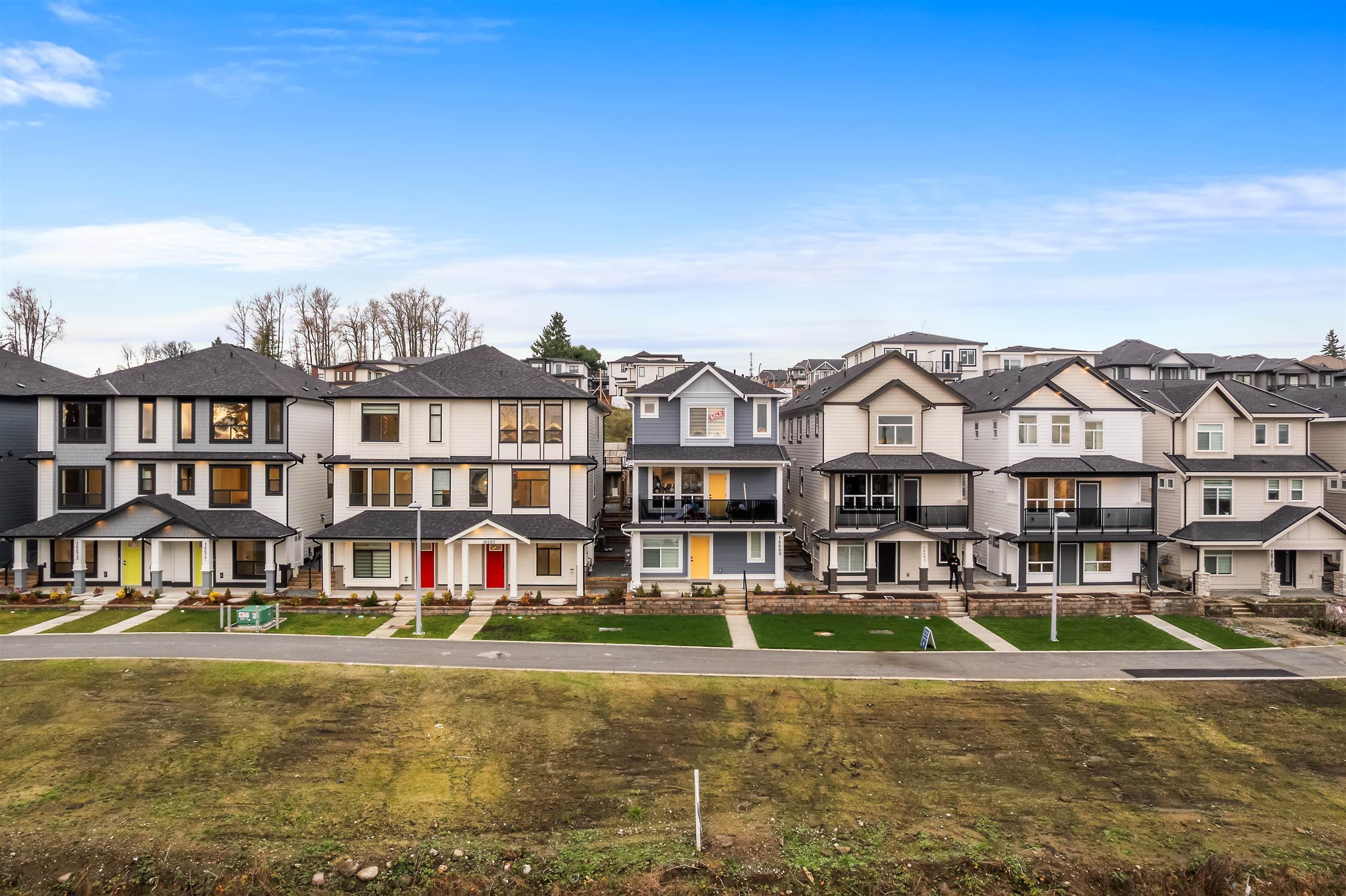 16677 16 Avenue, Surrey, V3S 9X7 — photo 2