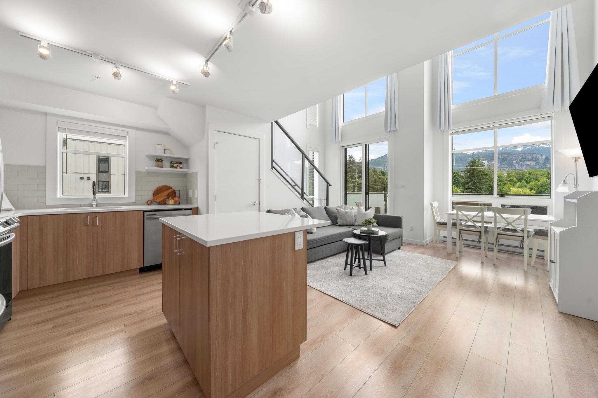 206 - 39767 Government Road, Squamish, V8B 0Z1 — photo 5