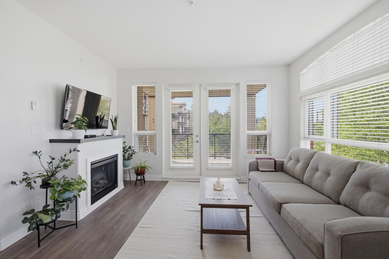319 - 2970 King George Boulevard, Surrey, V4P 0E6 — photo 2
