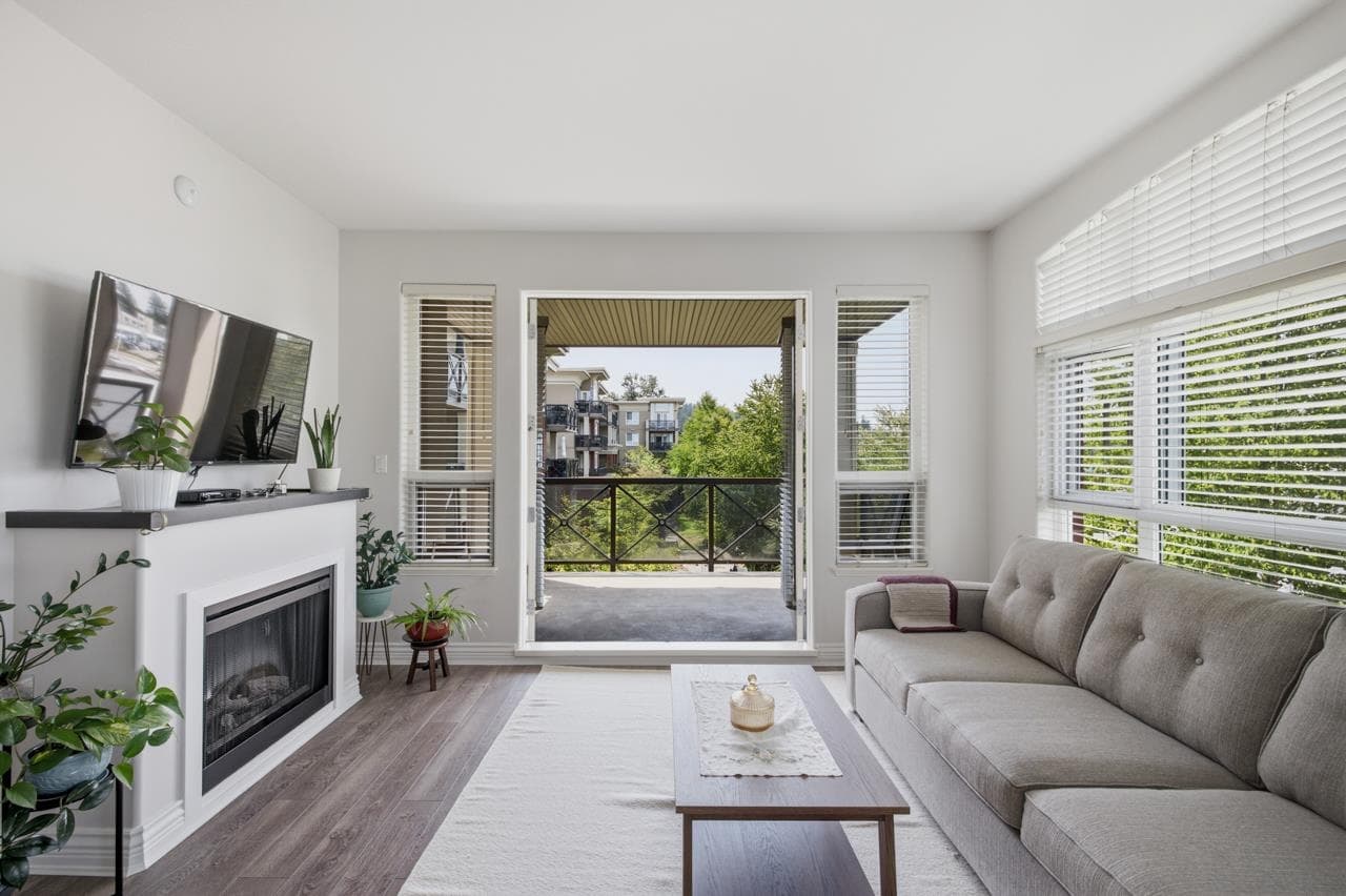 319 - 2970 King George Boulevard, Surrey, V4P 0E6 — photo 3
