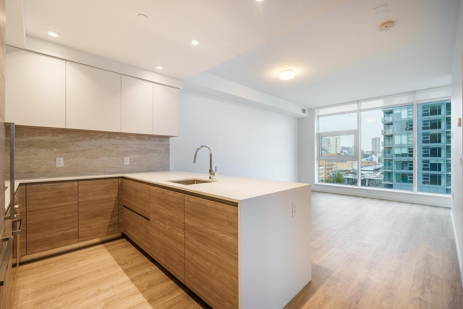 605 - 680 Quayside Drive, New Westminster, V3M 0P2 — photo 2