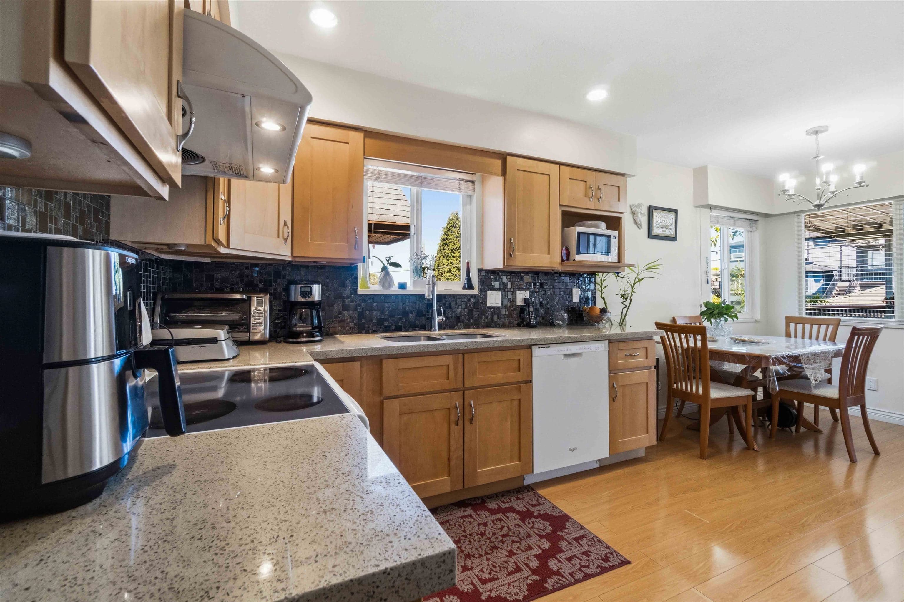 549 E 56th Avenue, Vancouver, V5X 1R6 — photo 2