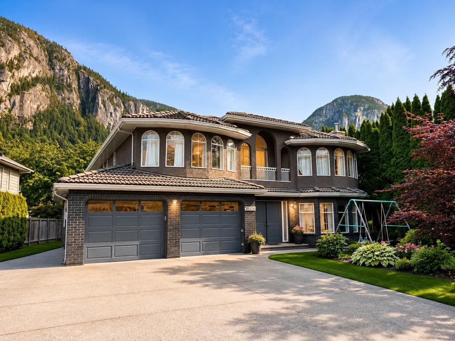 38304 Westway Avenue, Squamish, V8W 0W6 — photo 1