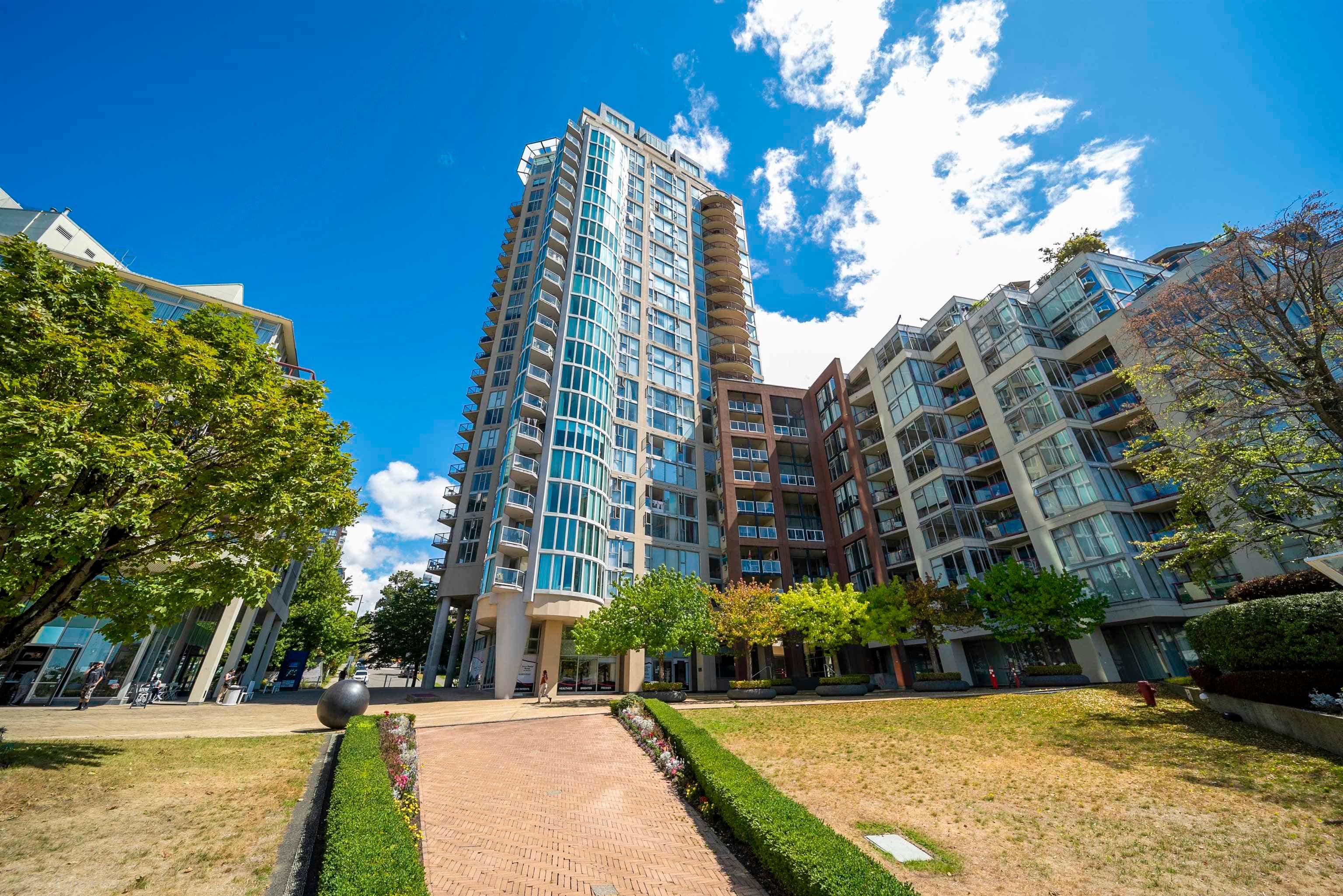 705 - 1000 Beach Avenue, Vancouver, V6E 4M2 — photo 2