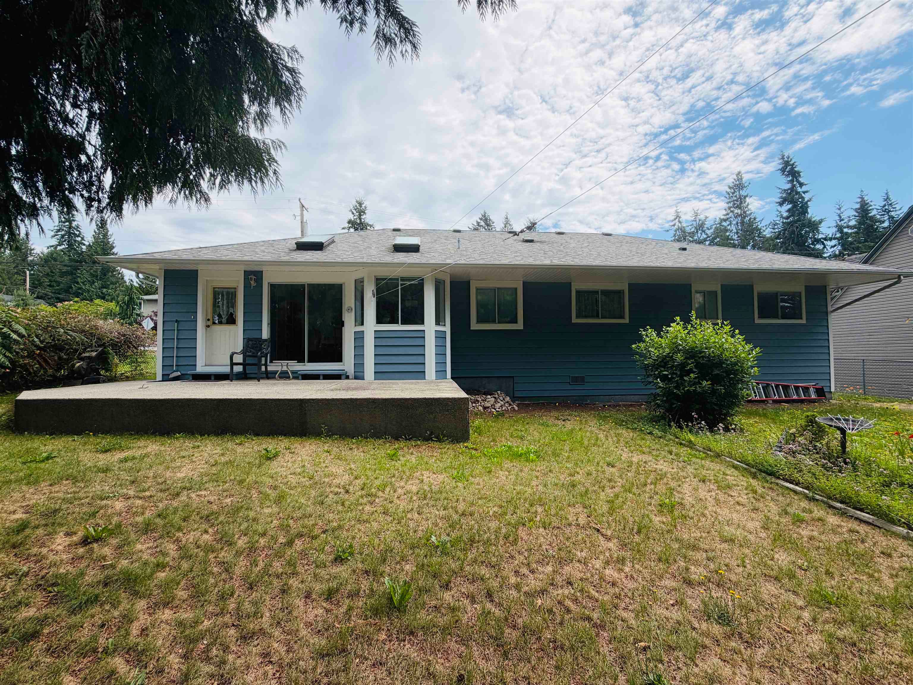 517 Veterans Road, Gibsons, V0N 1V4 — photo 2