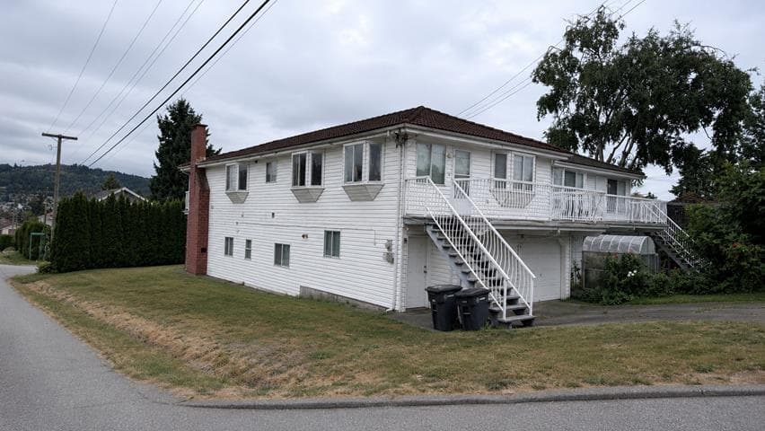 11 Stratford Avenue, Burnaby, V5B 4X8 — photo 3