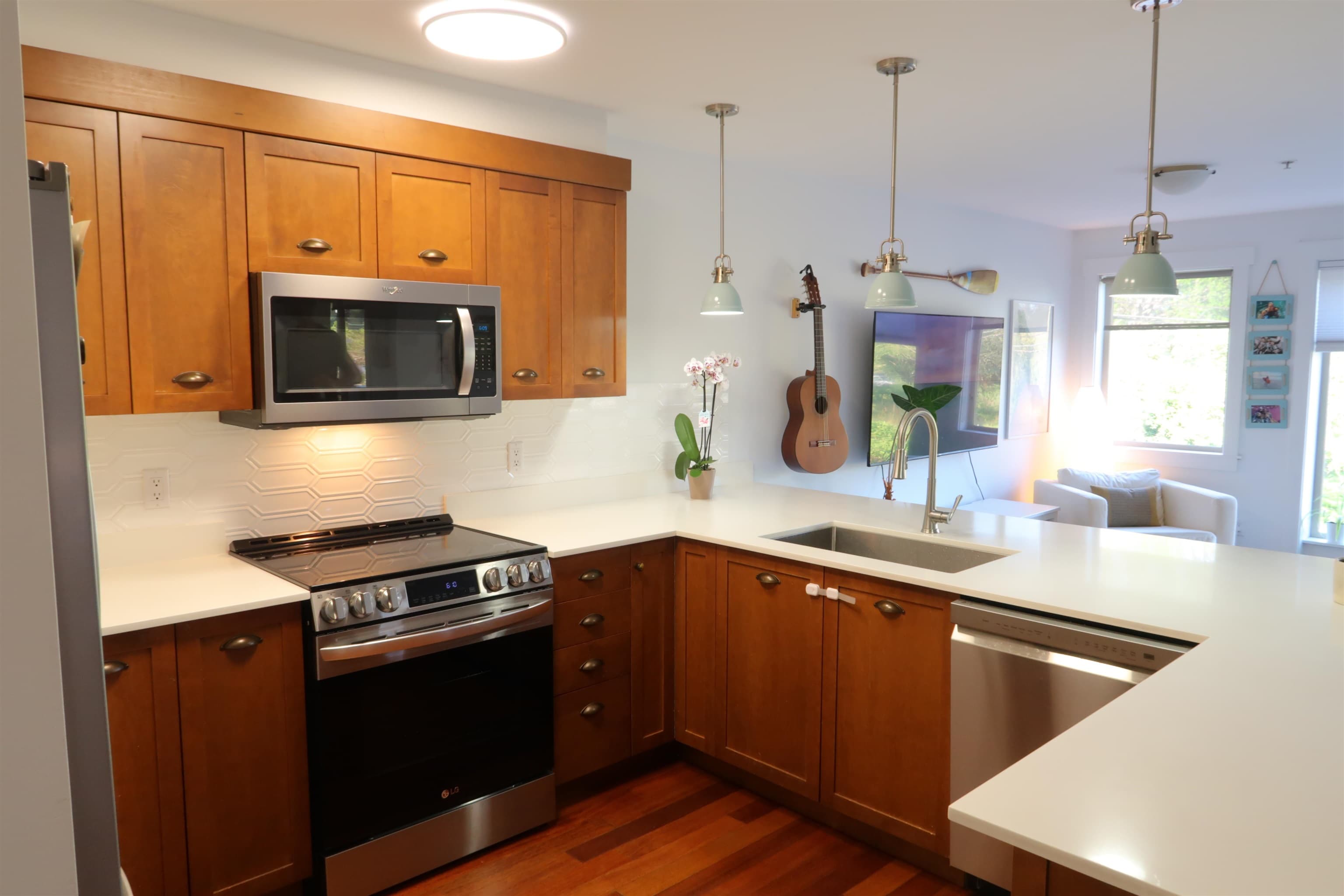 201 - 414 Gower Point Road, Gibsons