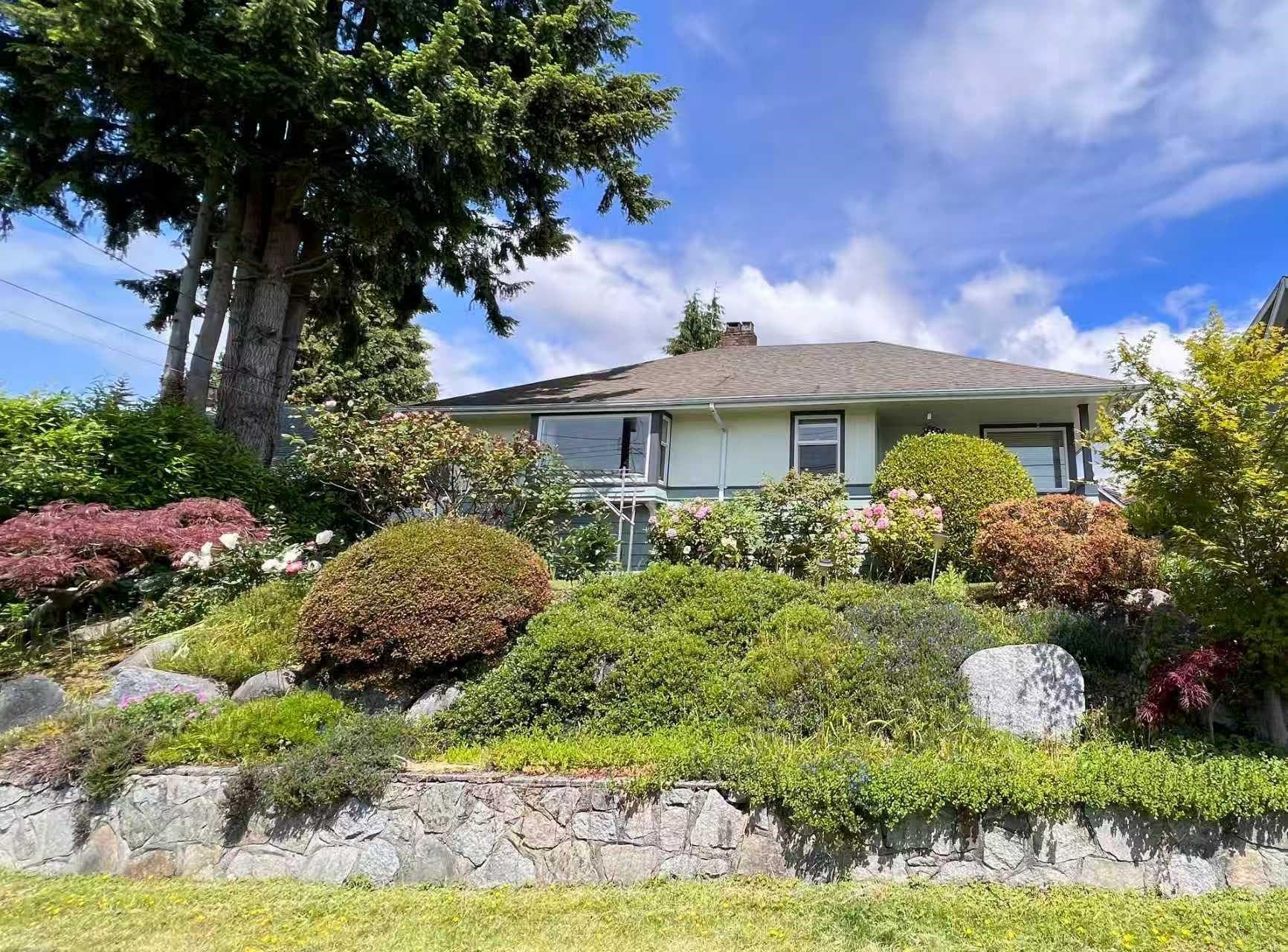 Garden Level - 1365 Fulton Avenue, West Vancouver