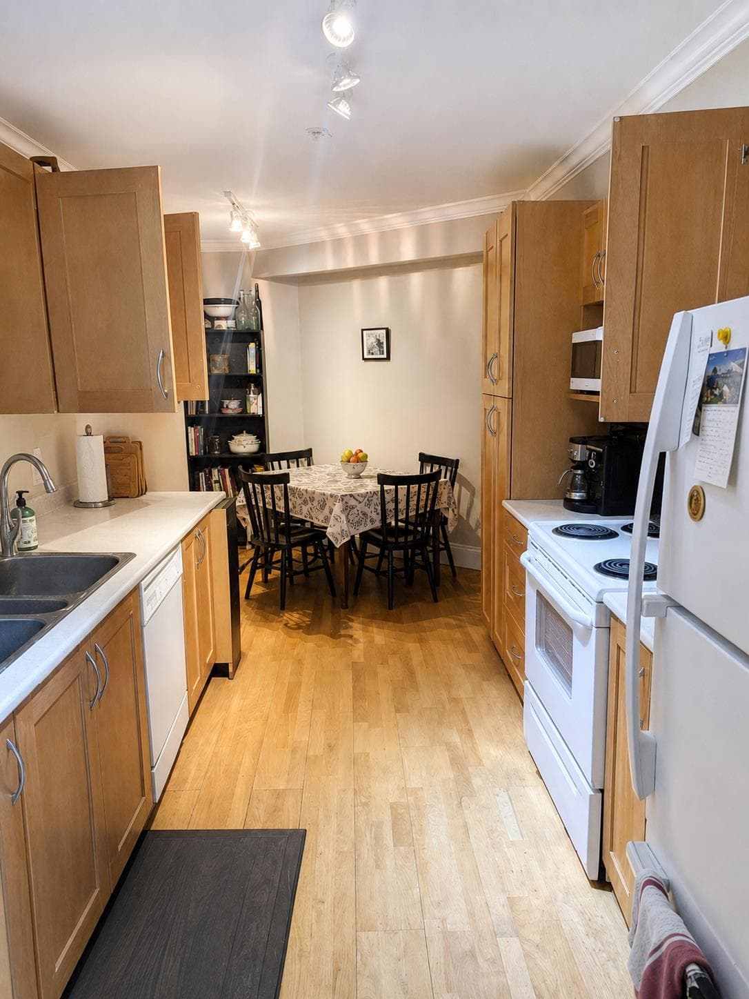 204 - 15621 Marine Drive, White Rock, V4B 1E1 — photo 3