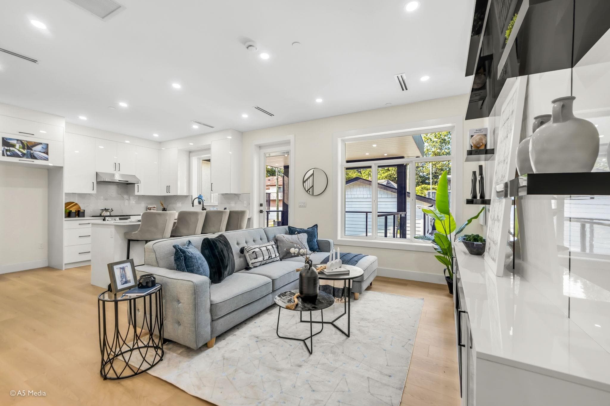 1 - 281 E 48th Avenue, Vancouver, V5W 2C9 — photo 2