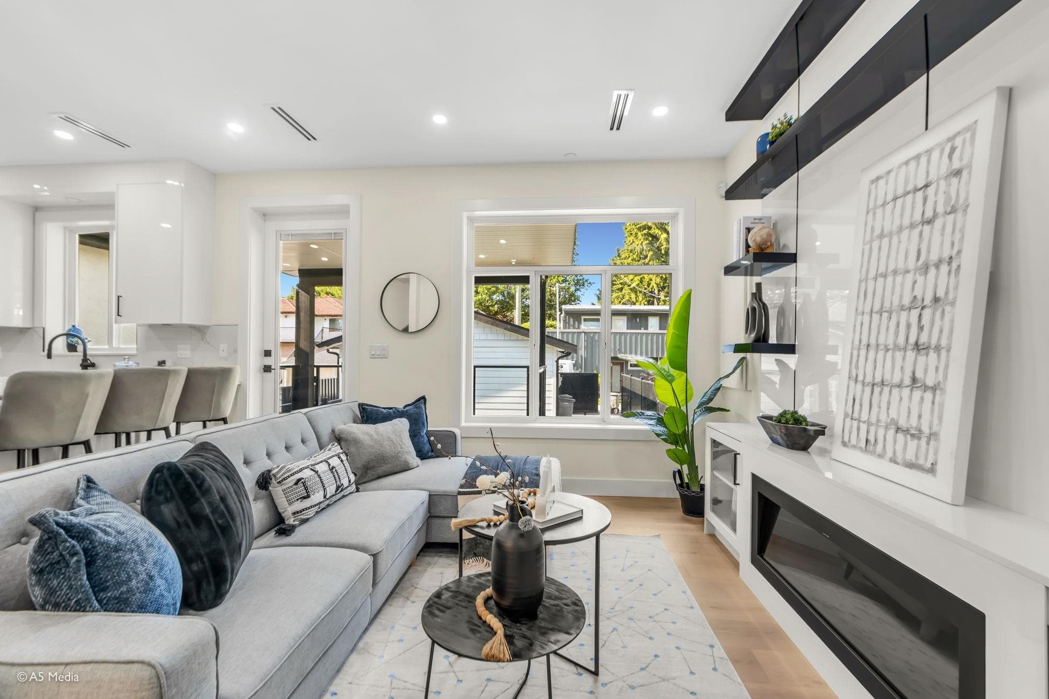 1 - 281 E 48th Avenue, Vancouver, V5W 2C9 — photo 3