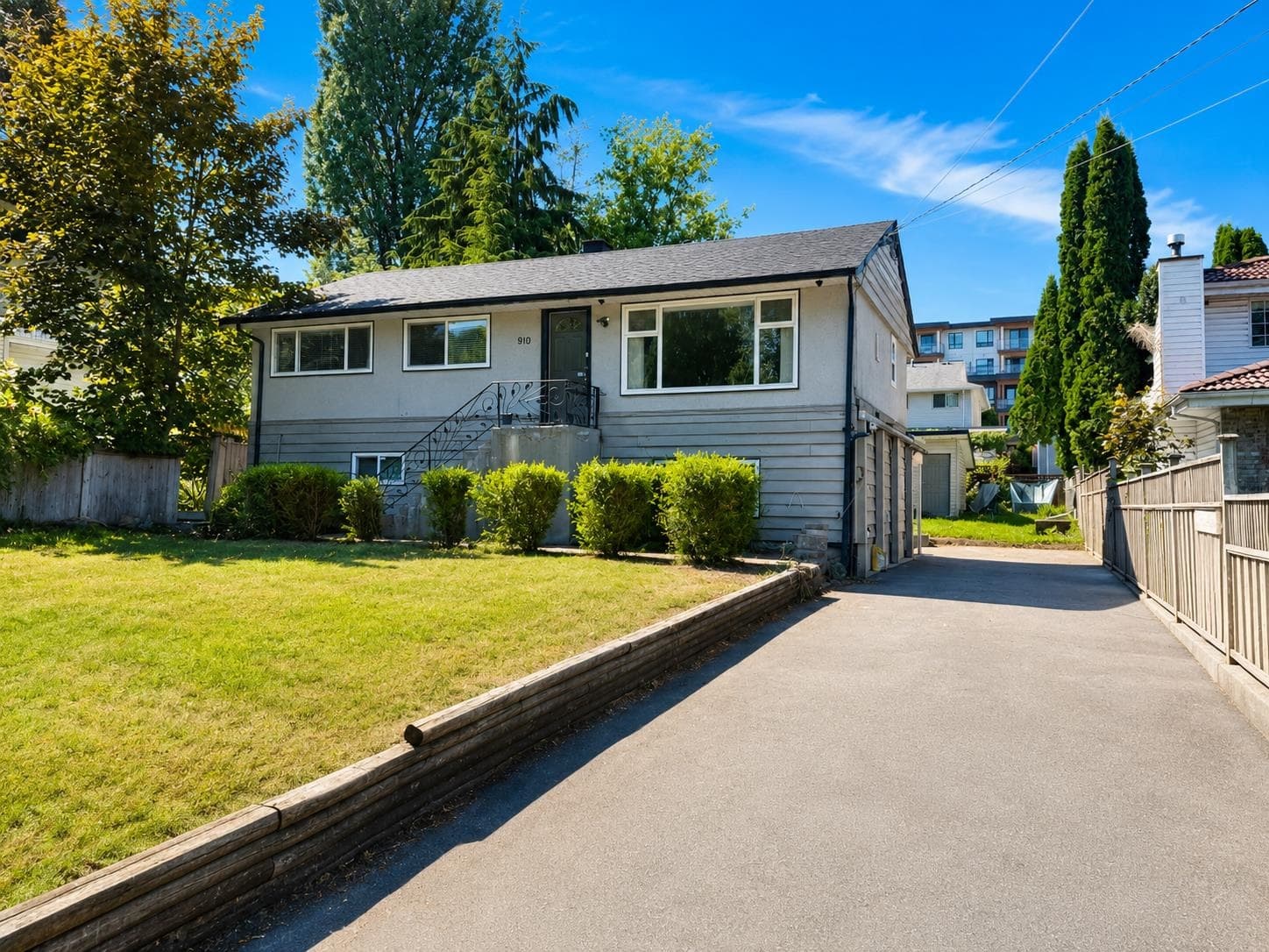 910 Robinson Street, Coquitlam