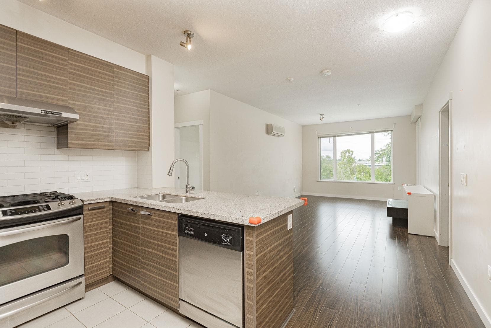 351 - 9388 Mckim Way, Richmond, V6X 0J7 — photo 5