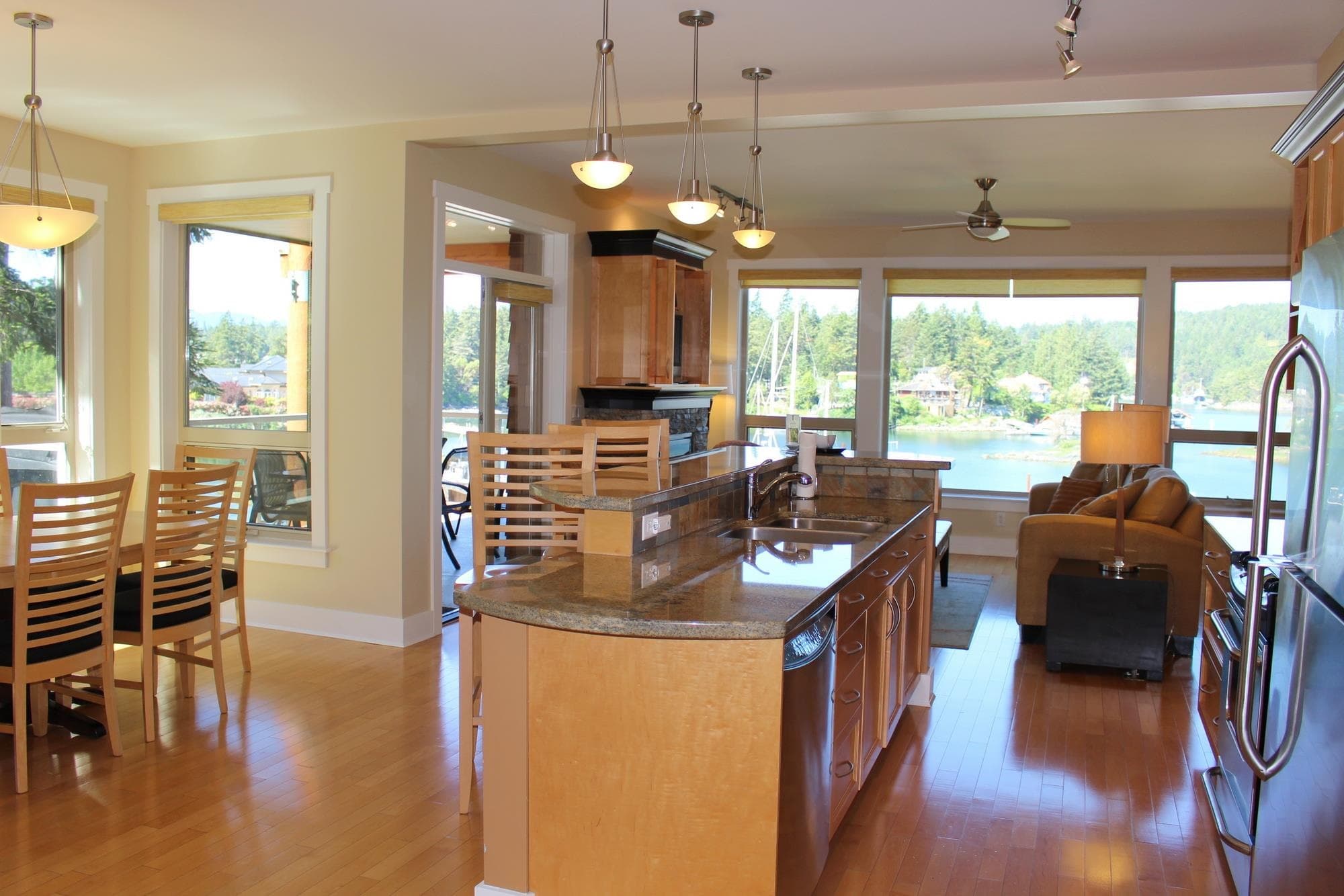 18D - 12849 Lagoon Road, Madeira Park, V0N 2H0 — photo 2