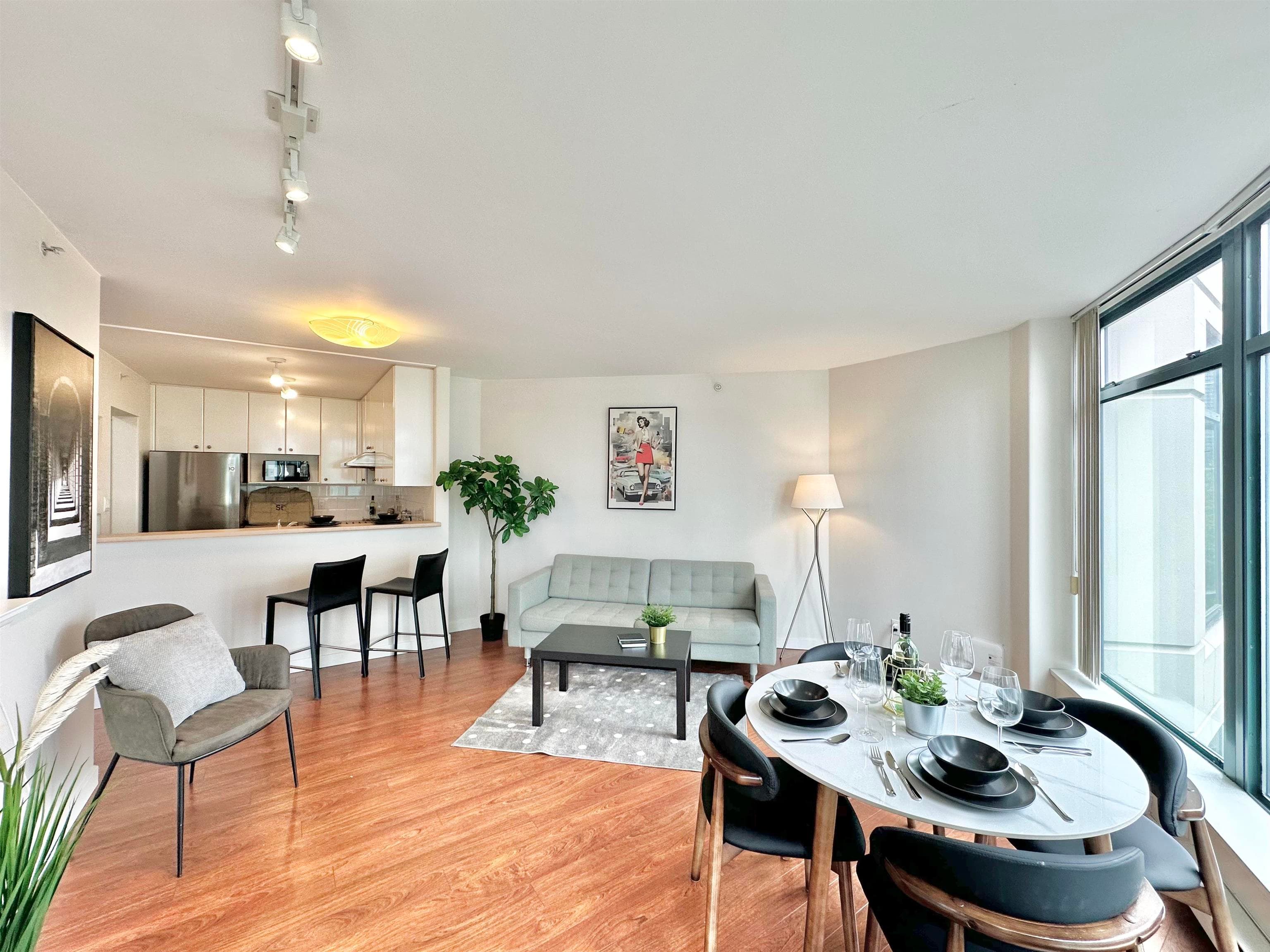 902 - 4567 Hazel Street, Burnaby, V5H 4V4 — photo 2