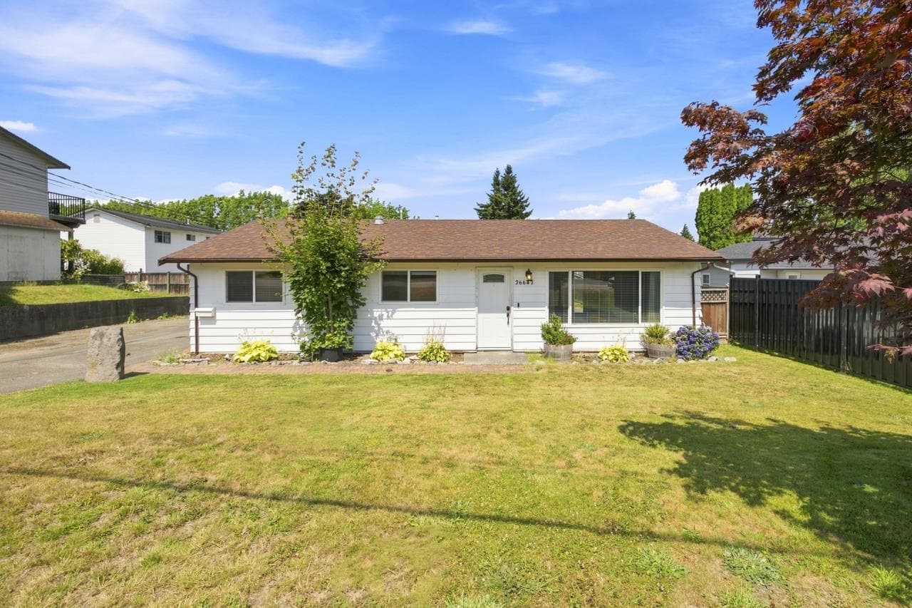 26647 30a Avenue, Langley, V4W 3C8 — photo 1