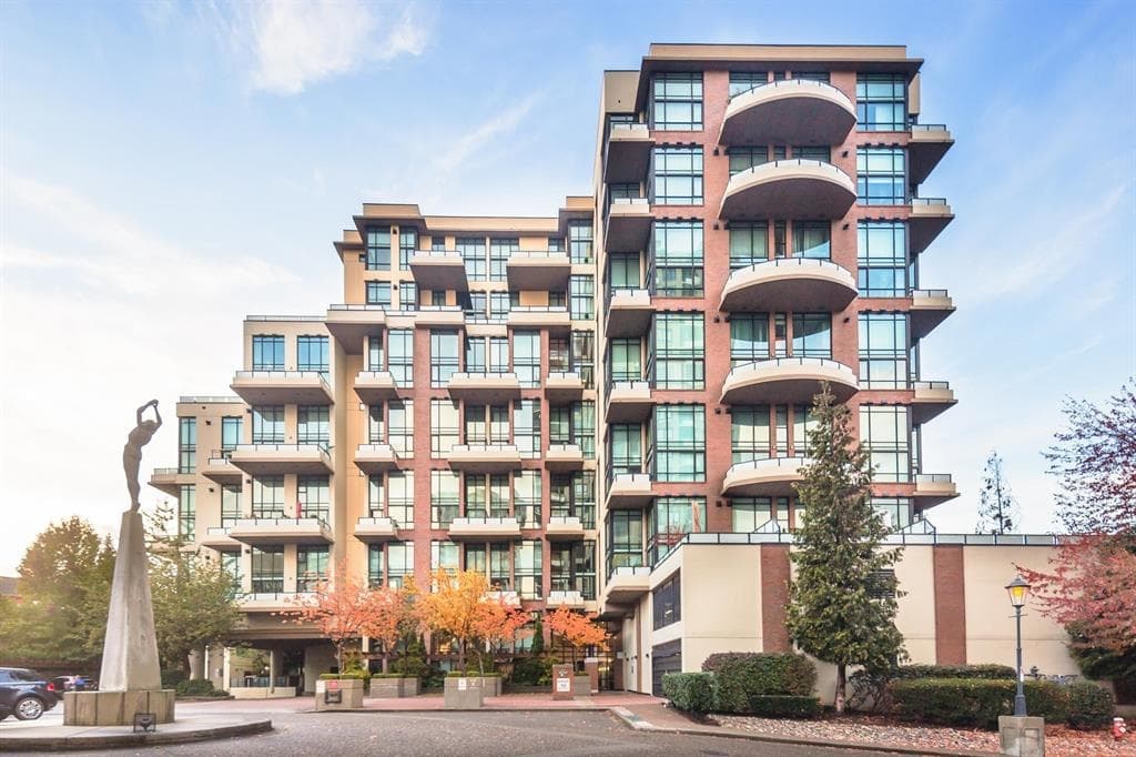605 - 10 Renaissance Square, New Westminster