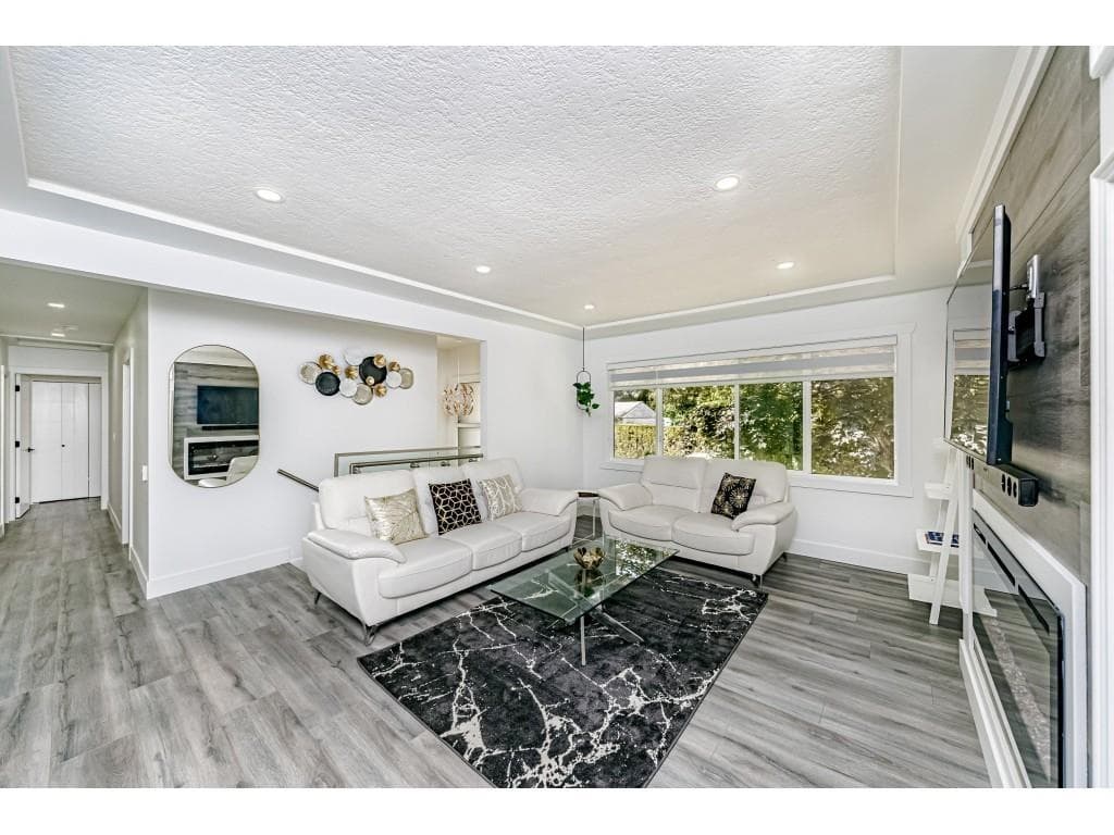 14927 Kew Drive, Surrey, V3R 4Y1 — photo 5