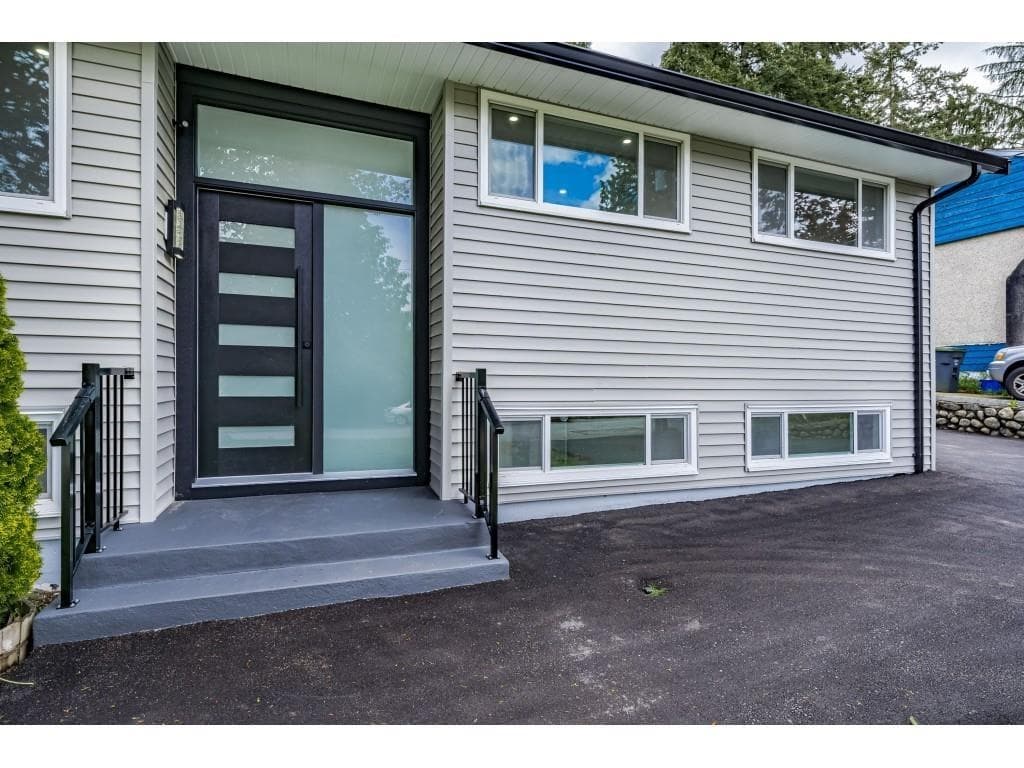 14927 Kew Drive, Surrey, V3R 4Y1 — photo 3