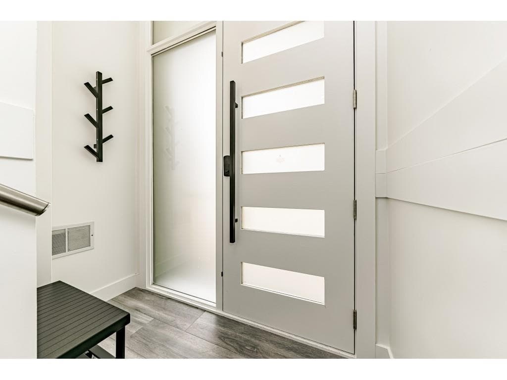 14927 Kew Drive, Surrey, V3R 4Y1 — photo 4
